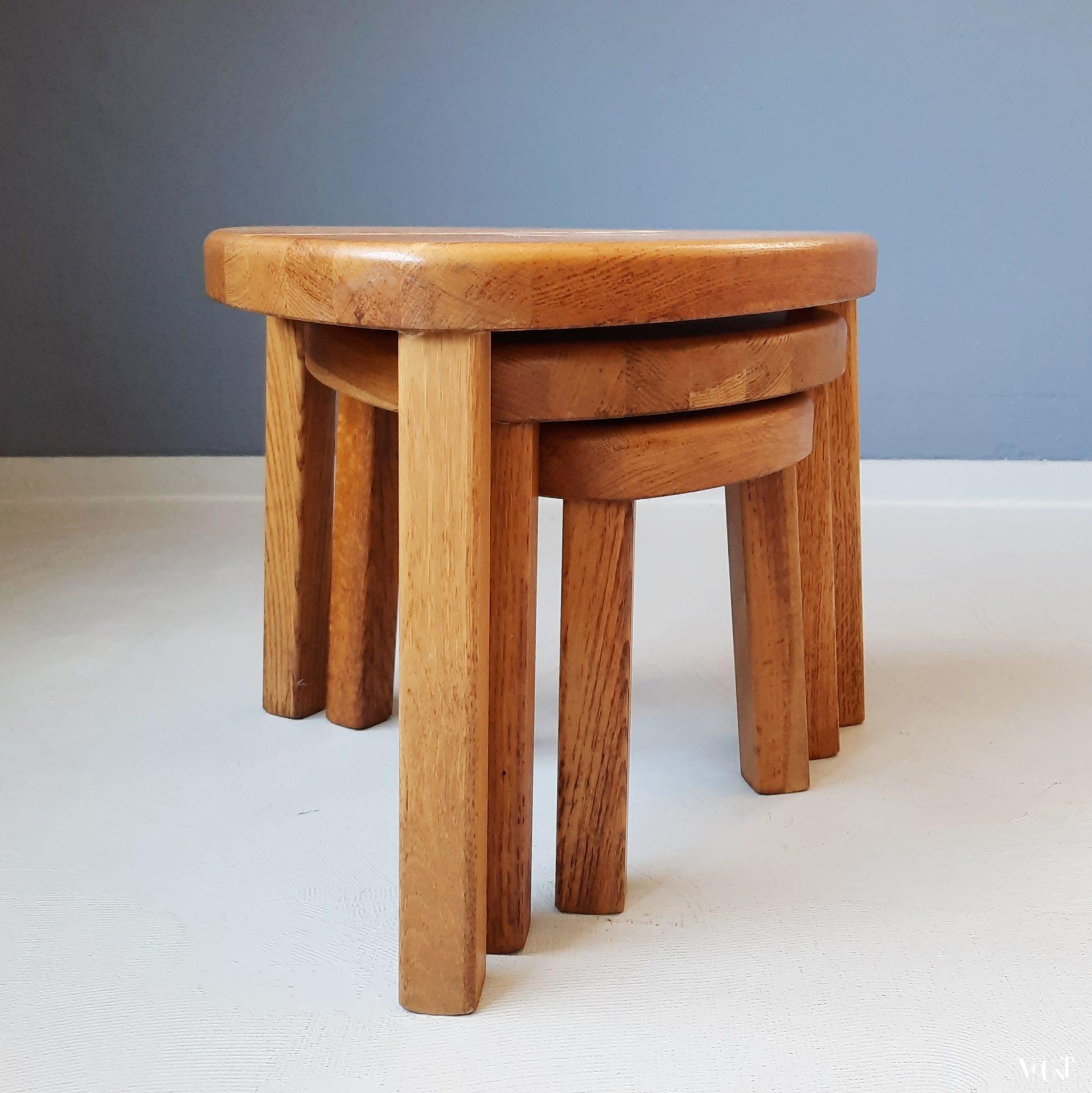 Brutalist set van 3 blonde eikenhouten bijzettafeltjes, jaren '70