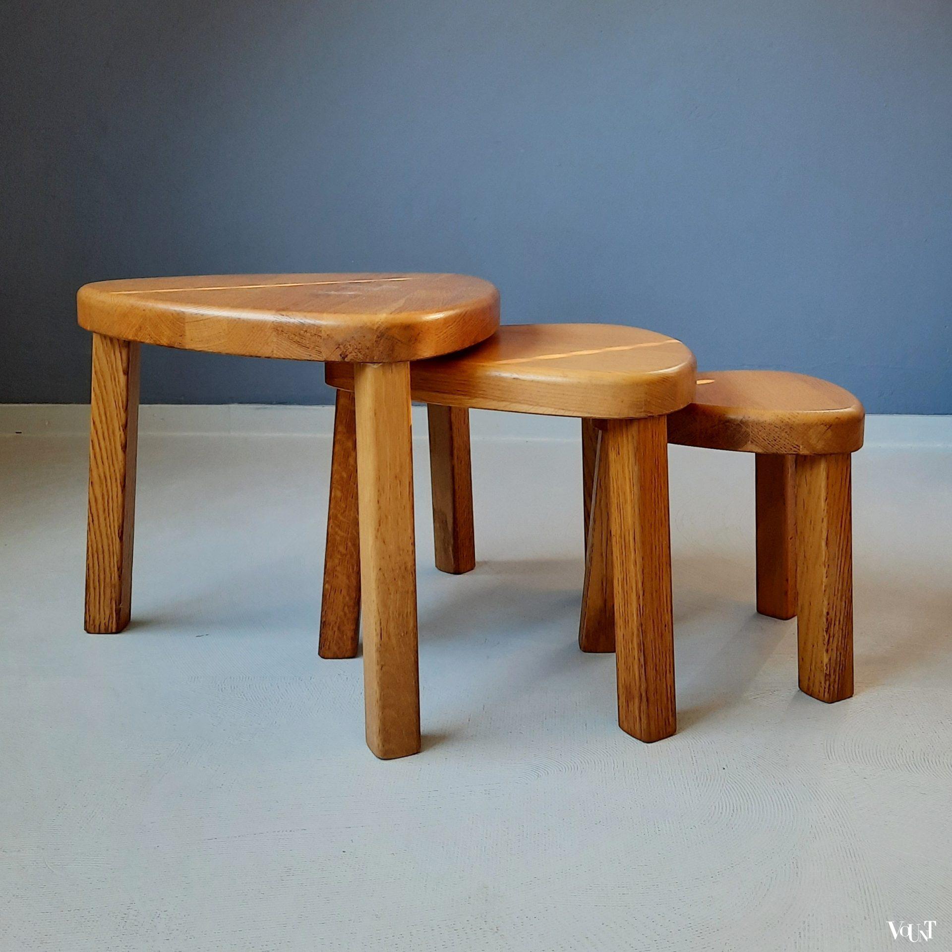 Brutalist set van 3 blonde eikenhouten bijzettafeltjes, jaren '70