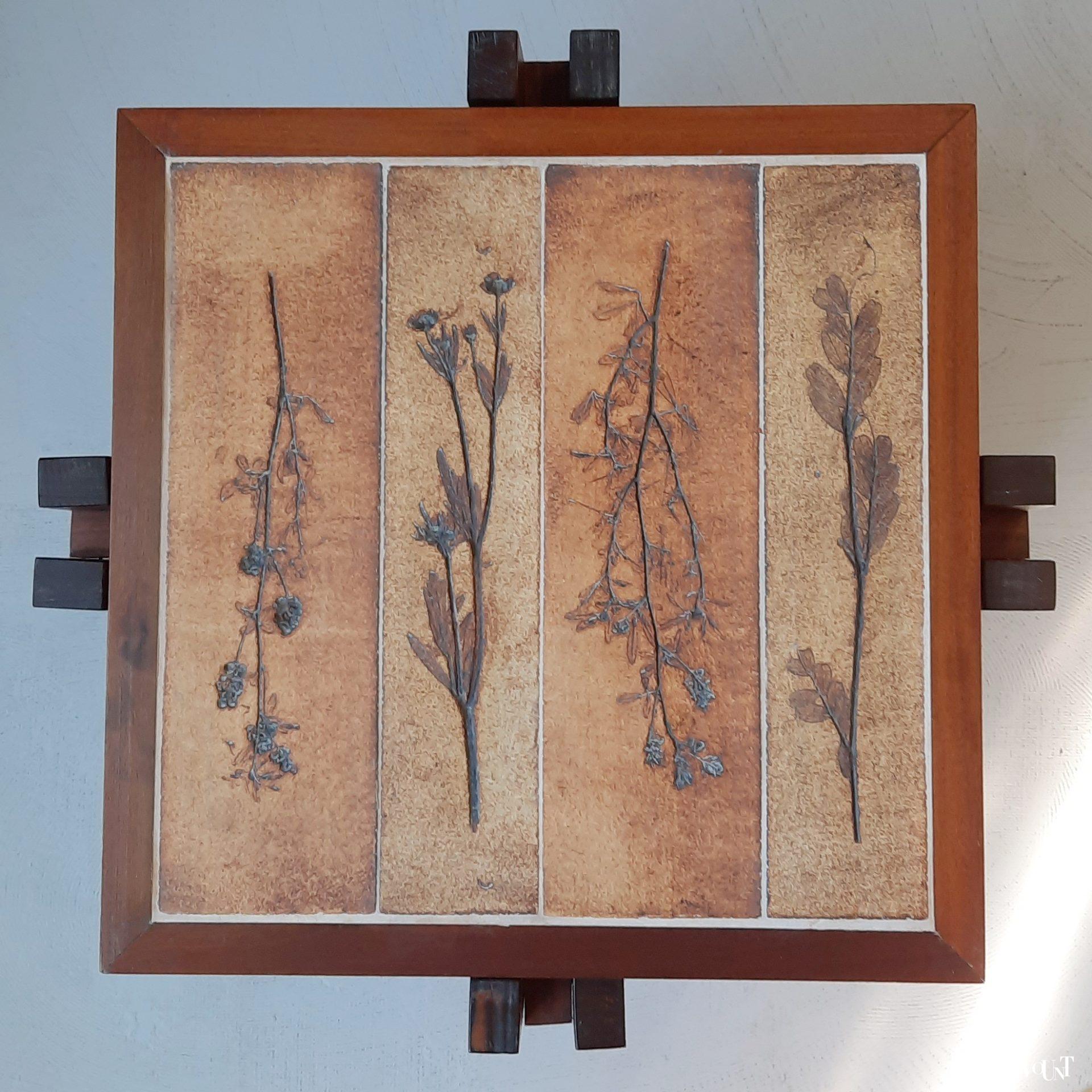 Bijzettafel met "Herbier" tegels, Frankrijk, jaren '80