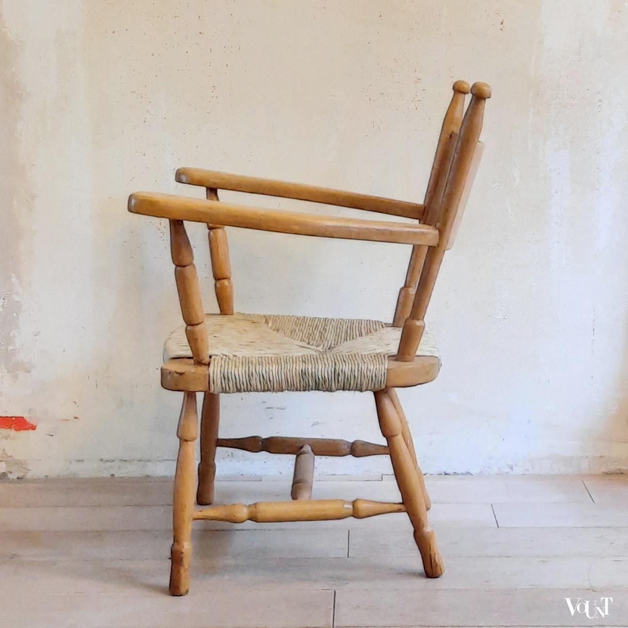 Handgemaakte houten stoel met nieuwe biezen zitting, jaren '50