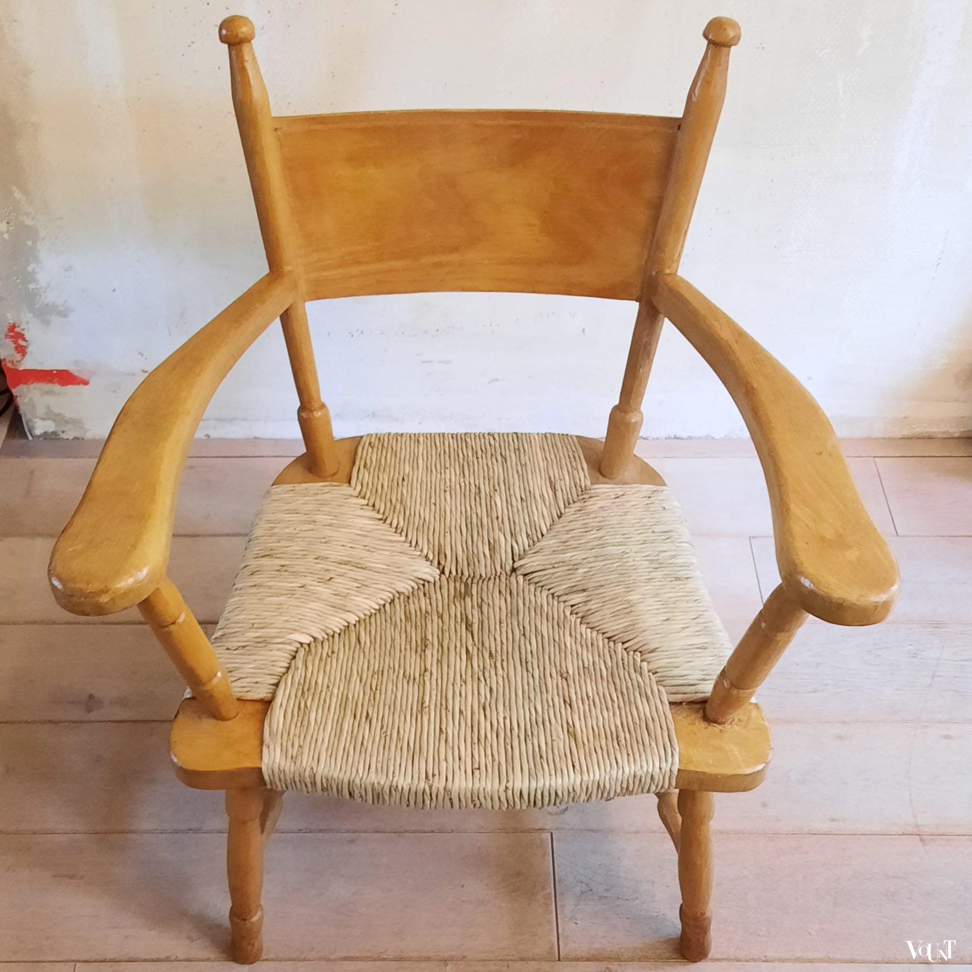 Handgemaakte houten stoel met nieuwe biezen zitting, jaren '50