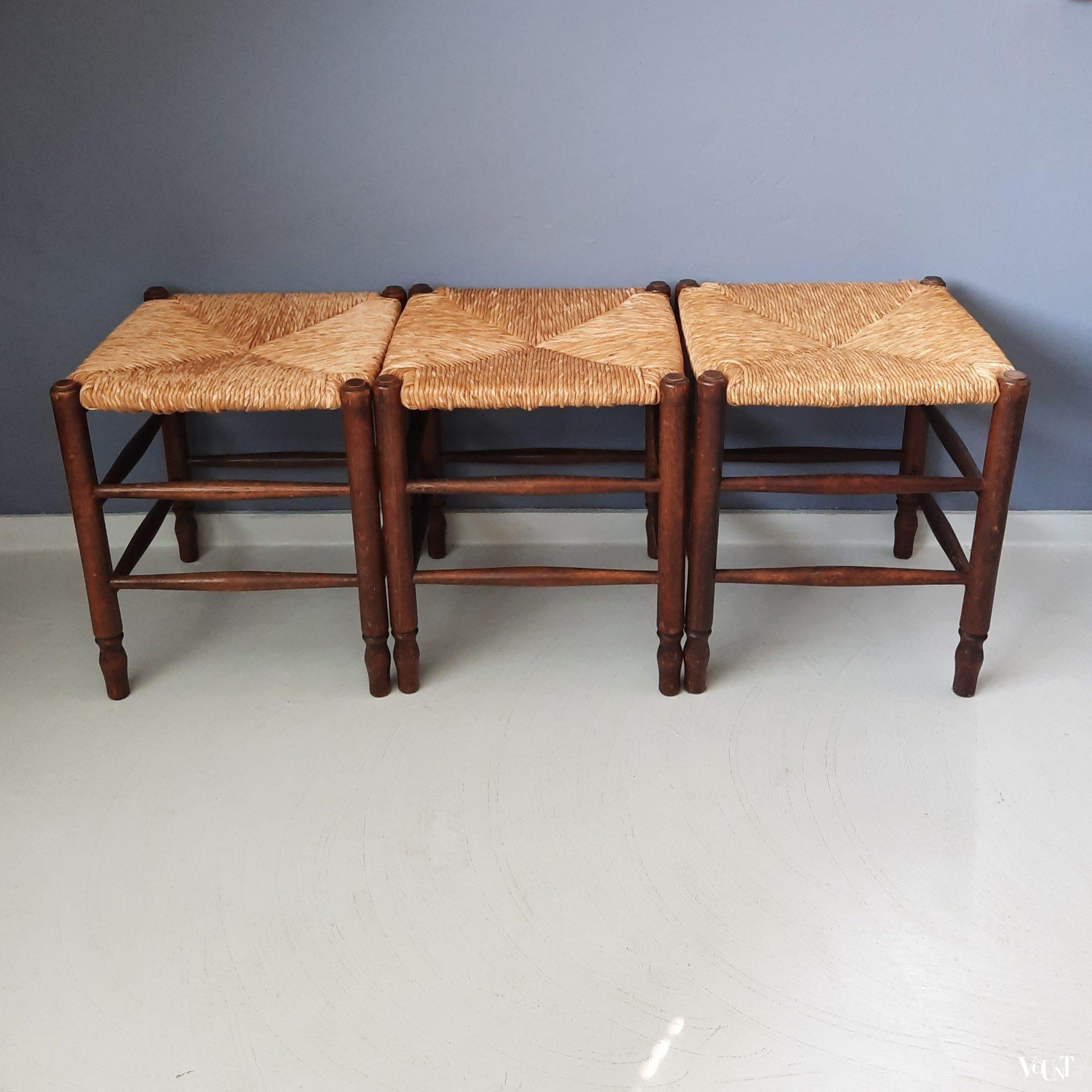Set van 3 houten krukken met biezen zitting, jaren '60