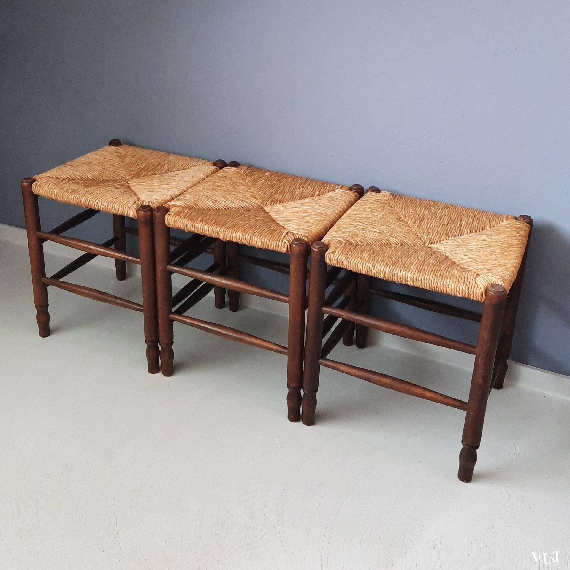Set van 3 houten krukken met biezen zitting, jaren '60