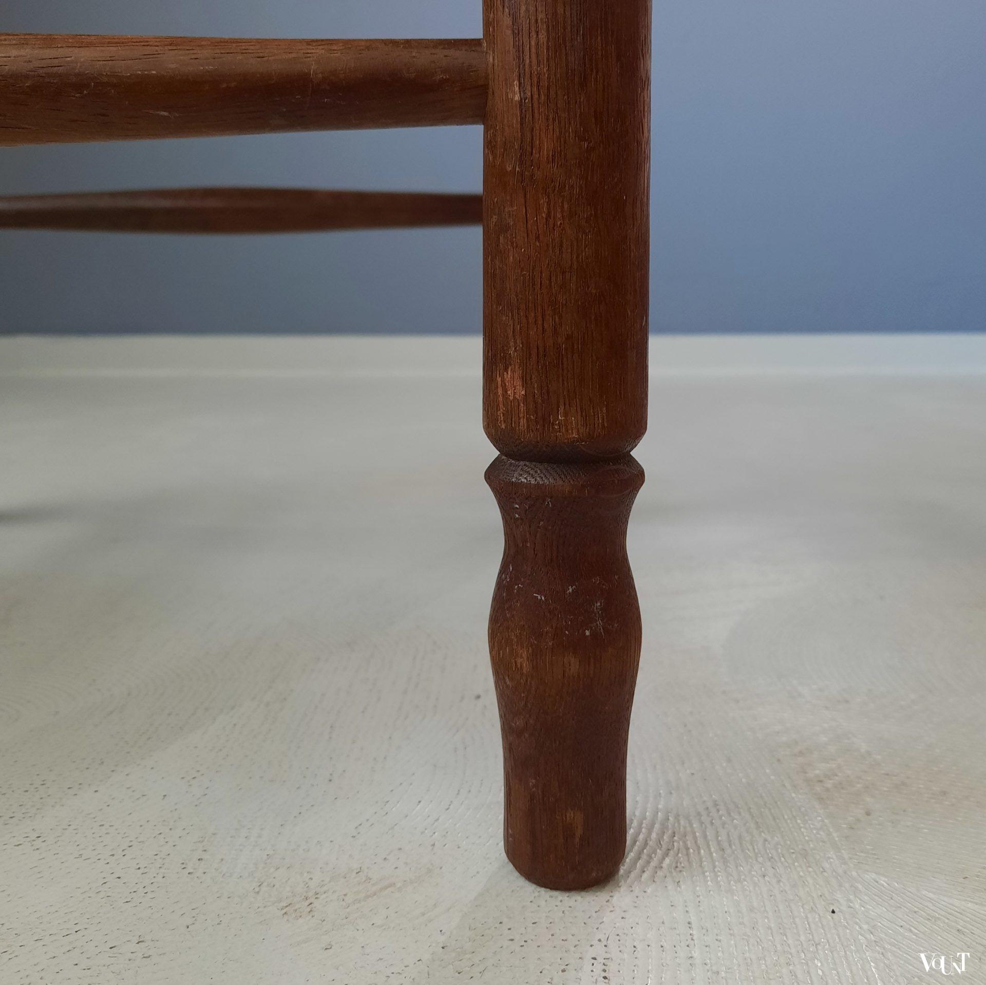 Set van 3 houten krukken met biezen zitting, jaren '60