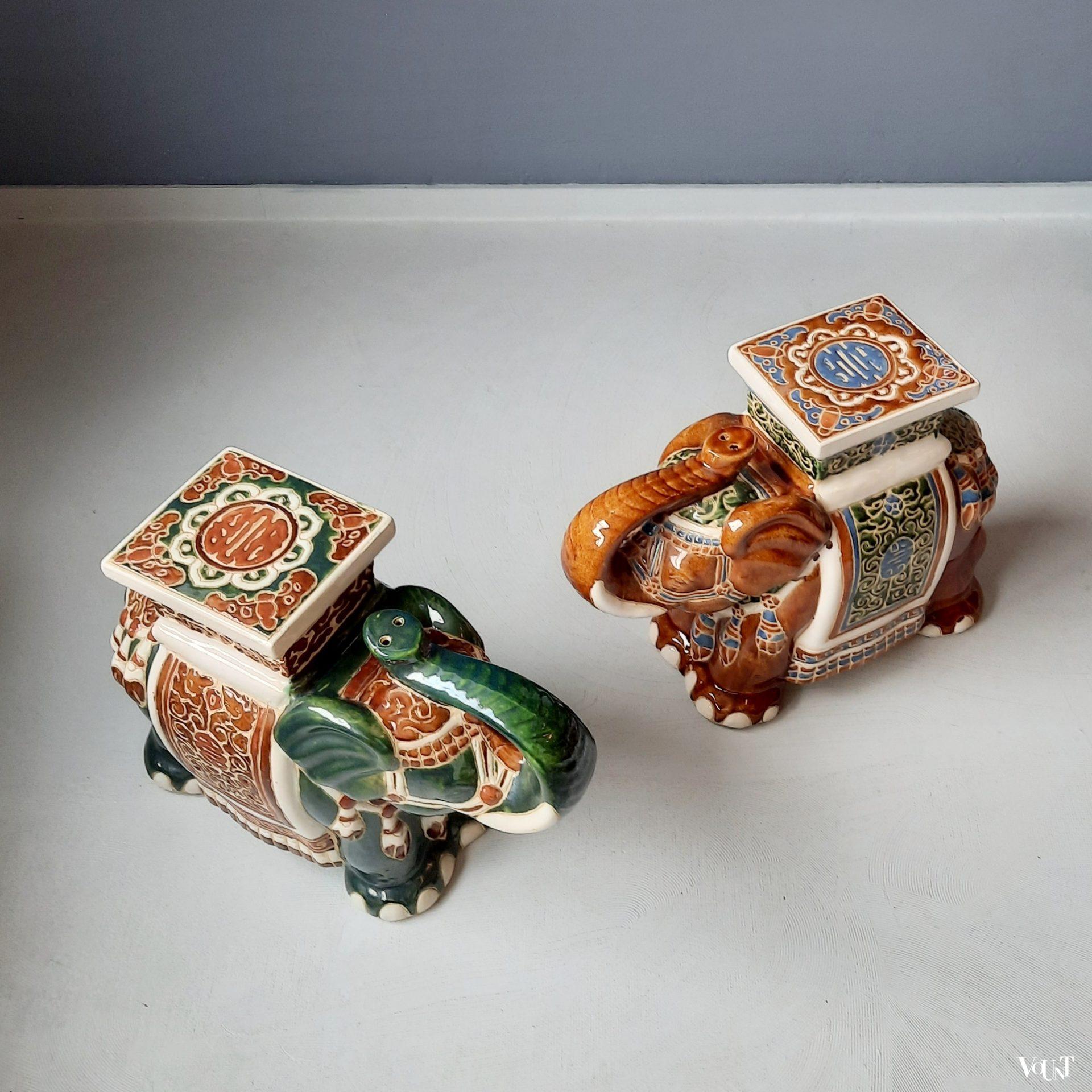 Set van 2 olifant krukken/plantentafels keramiek, jaren '80/'90