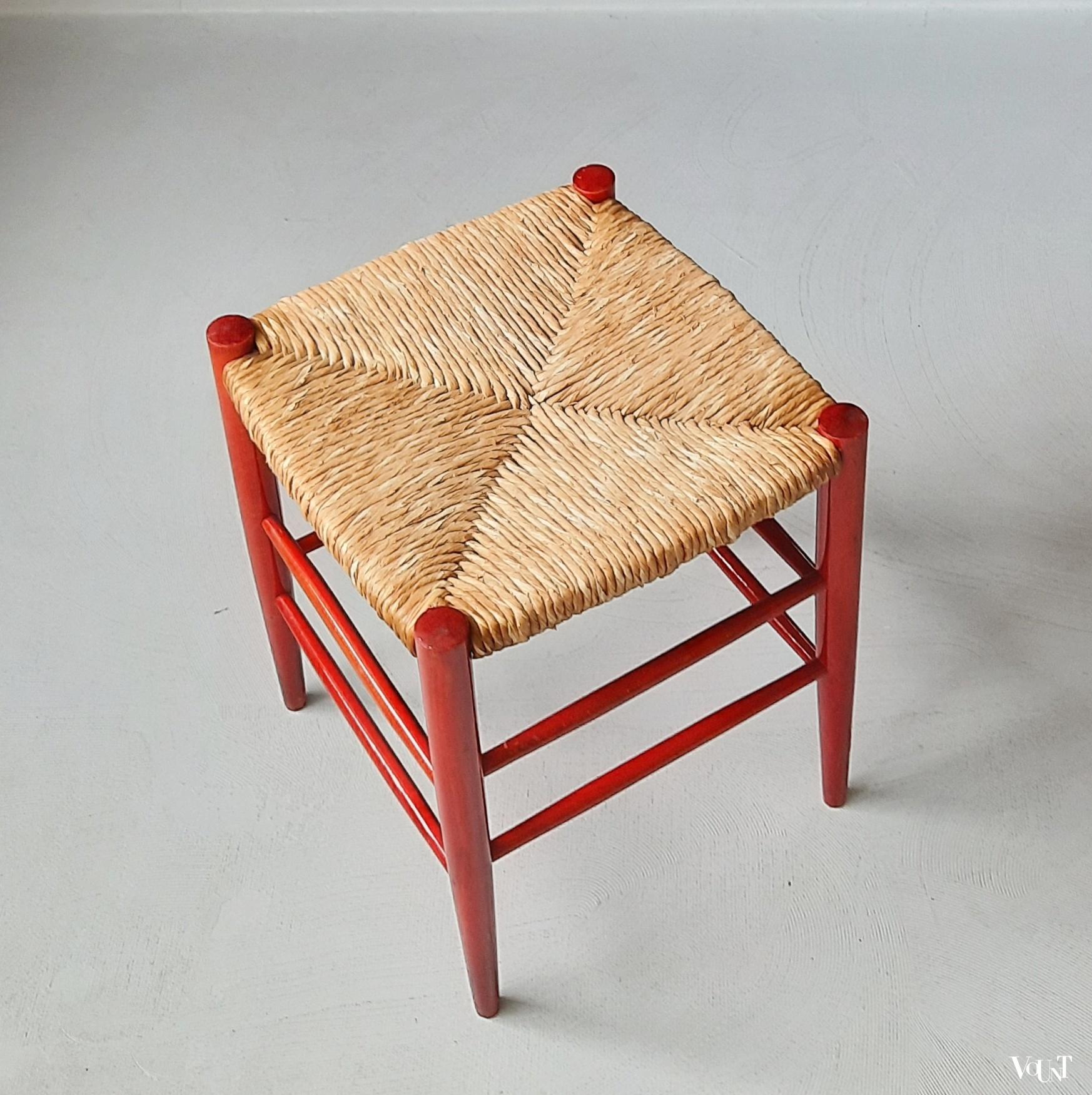 Rode kruk met biezen zitting, jaren '60/'70
