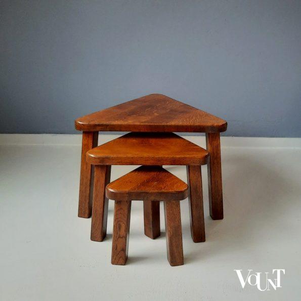 Brutalist set van 3 driehoekige bijzettafeltjes, jaren '70