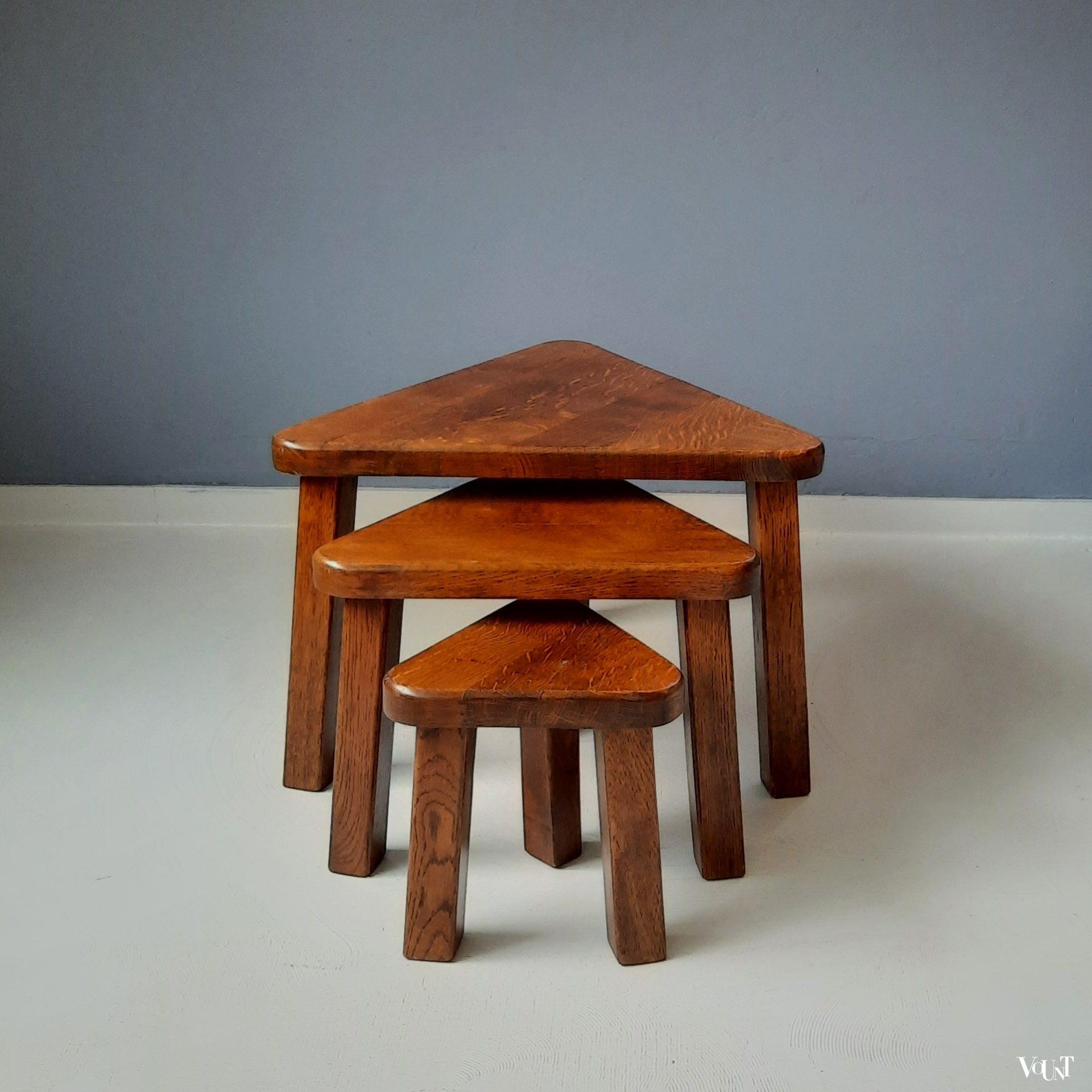 Brutalist set van 3 driehoekige bijzettafeltjes, jaren '70