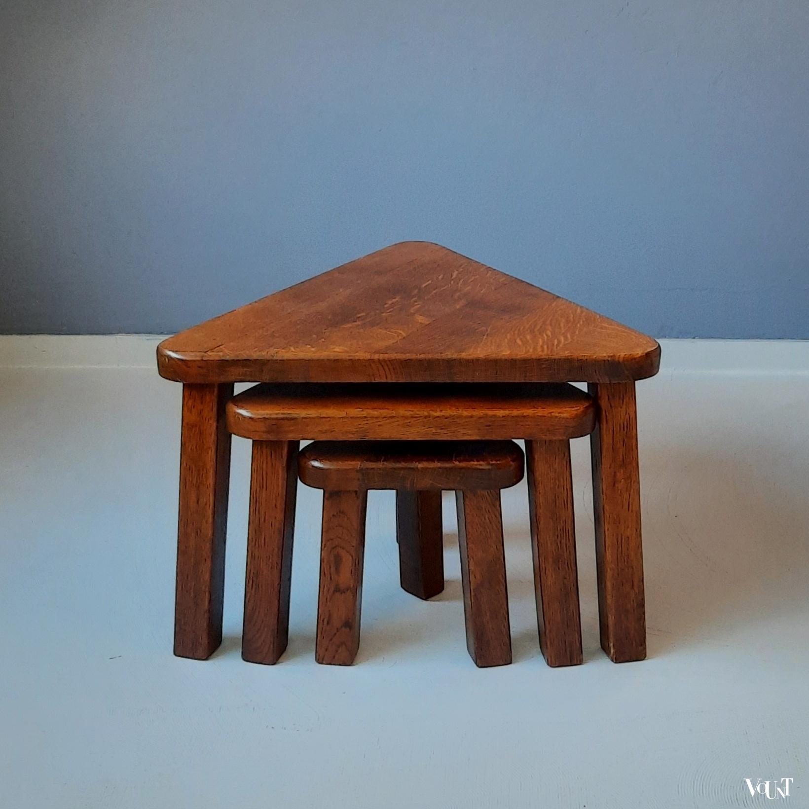 Brutalist set van 3 driehoekige bijzettafeltjes, jaren '70