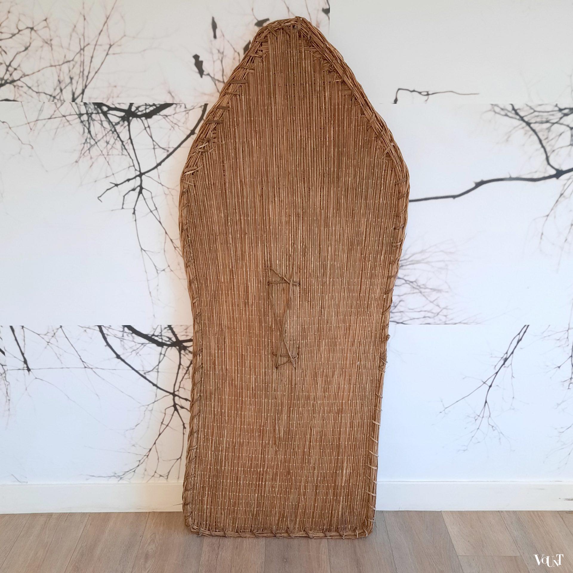 Rieten Massa schild met houten greep, Kameroen / Tsjaad, 1e helft 20e eeuw