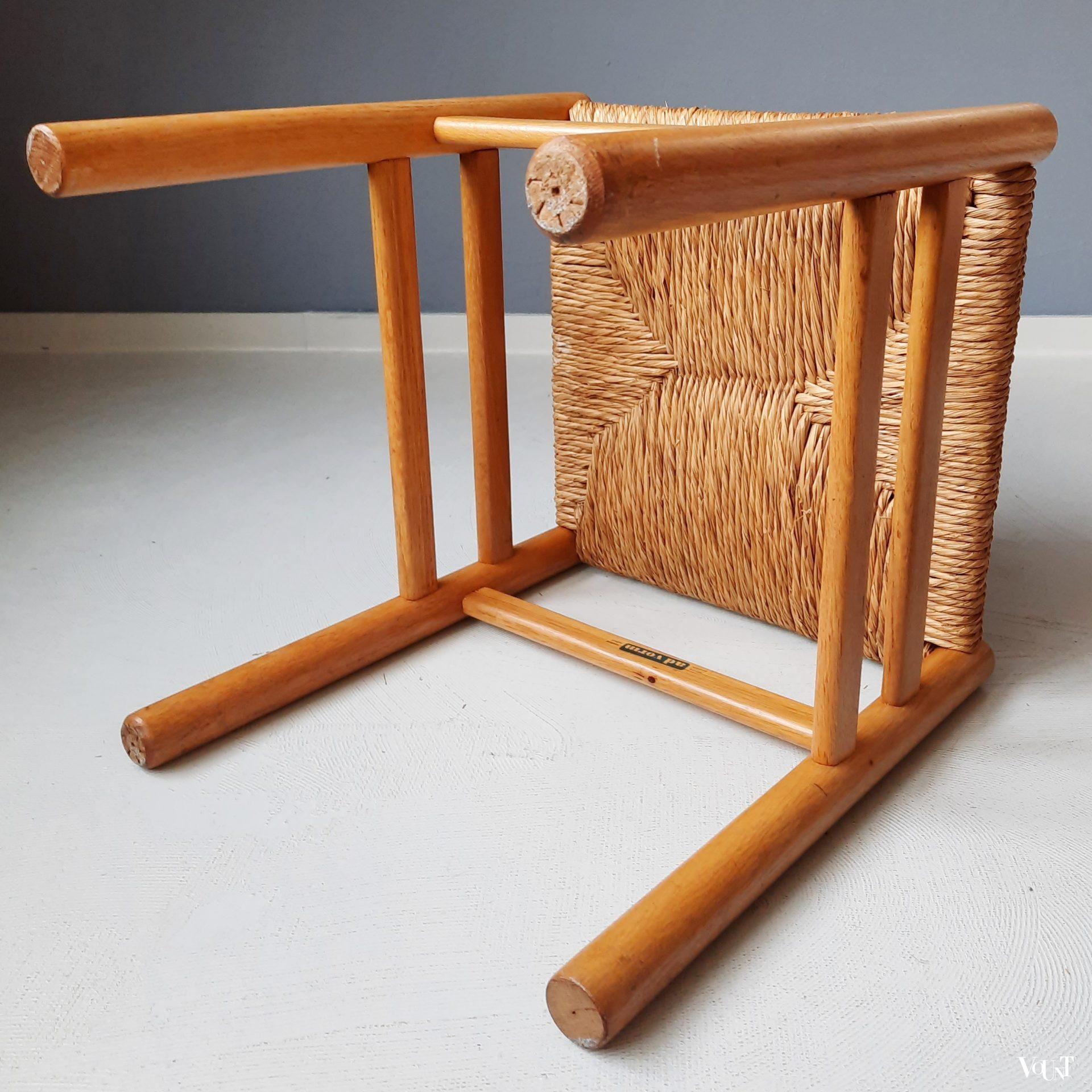 Set van 3 krukken met biezen zitting, J.W. van Heuvel voor Ad Vorm, jaren '60