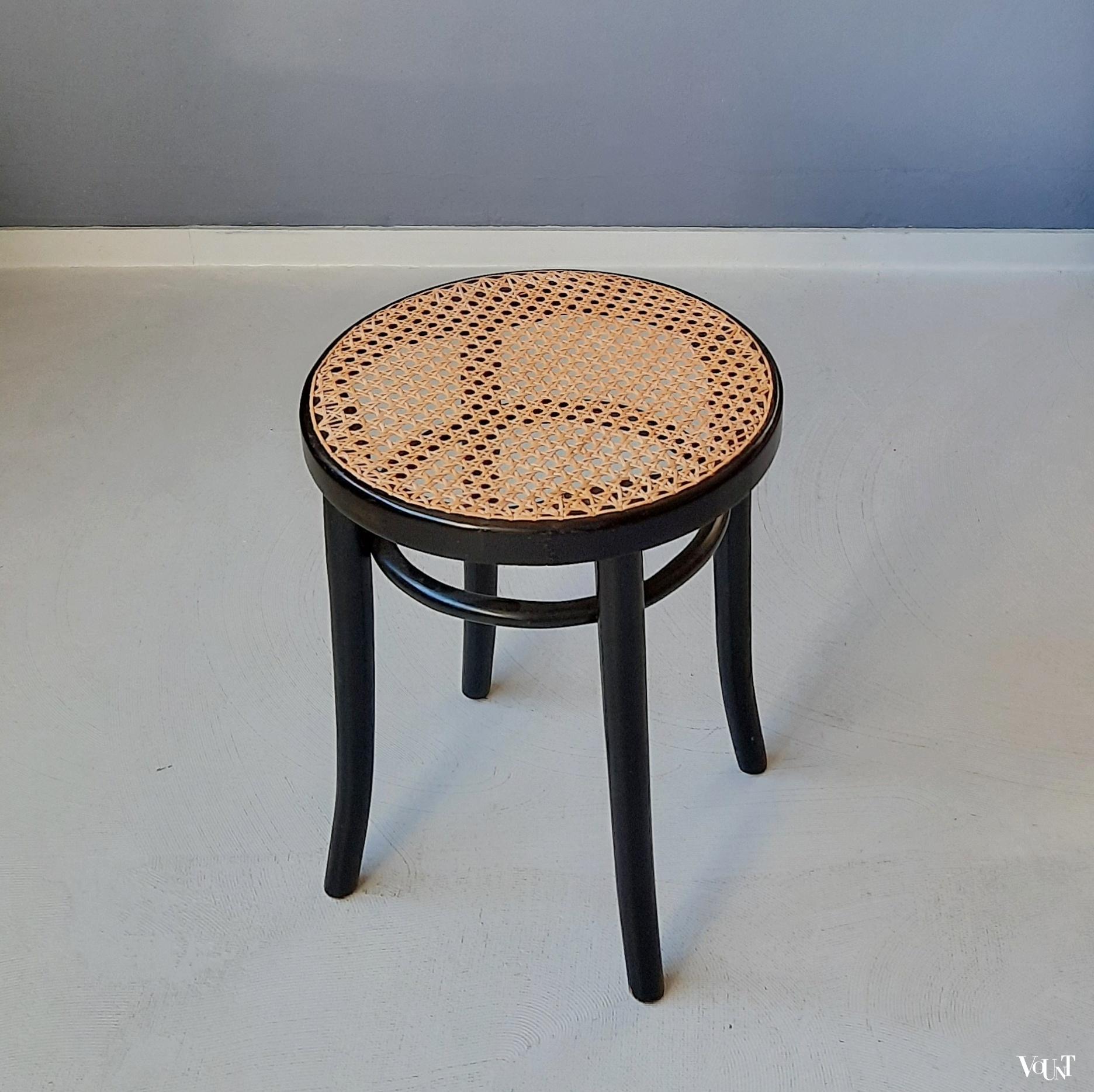 Zwarte bentwood kruk met rotan zitting, jaren '70/'80