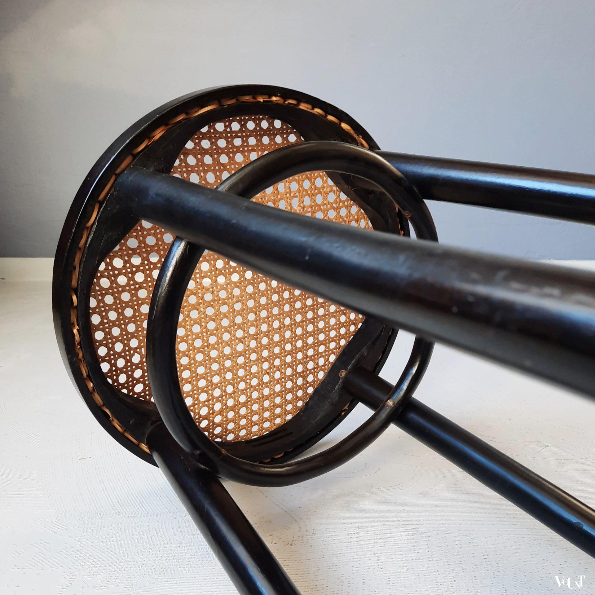 Zwarte bentwood kruk met rotan zitting, jaren '70/'80