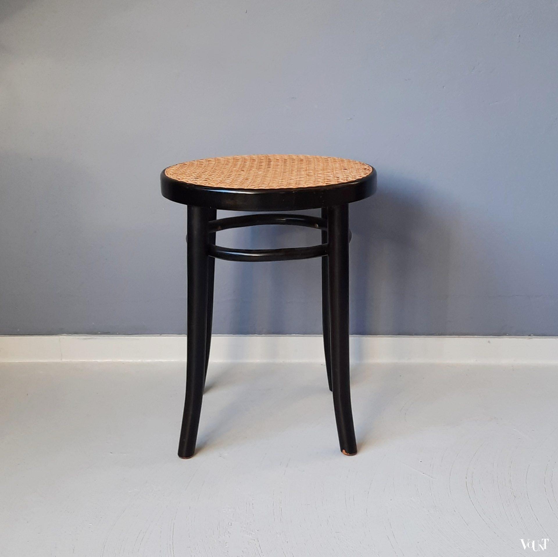 Zwarte bentwood kruk met rotan zitting, jaren '70/'80