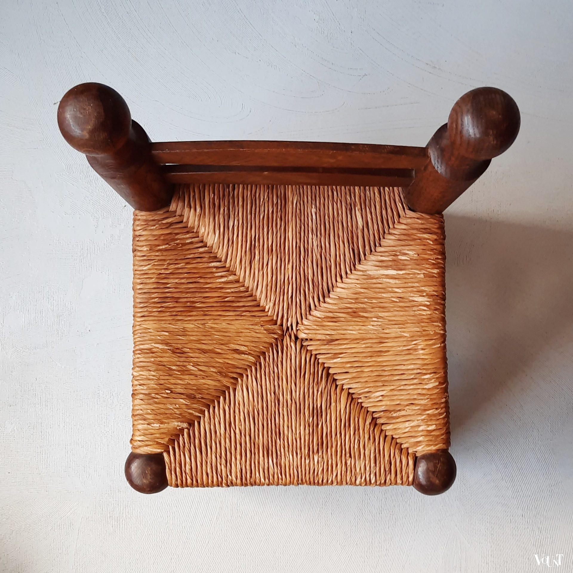 Laag stoeltje met biezen zitting, jaren '50