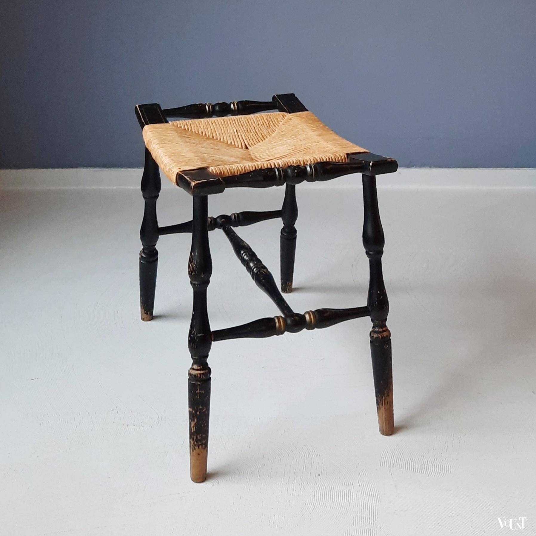Zwarte kruk met biezen zitting, jaren '50