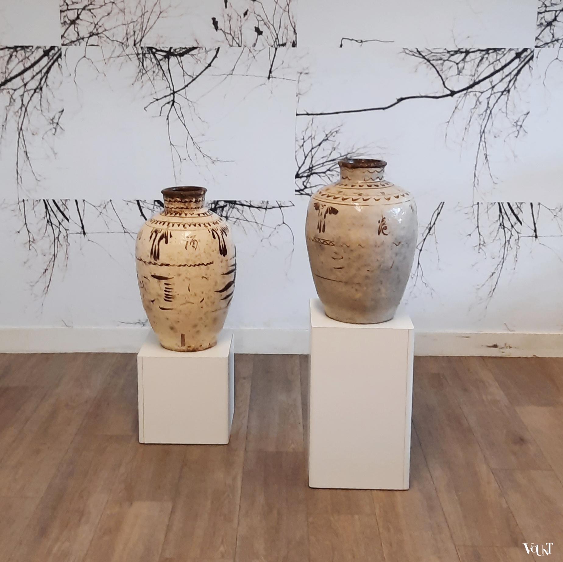 Set van 2 antieke Chizou wijnpotten / wine jars, China