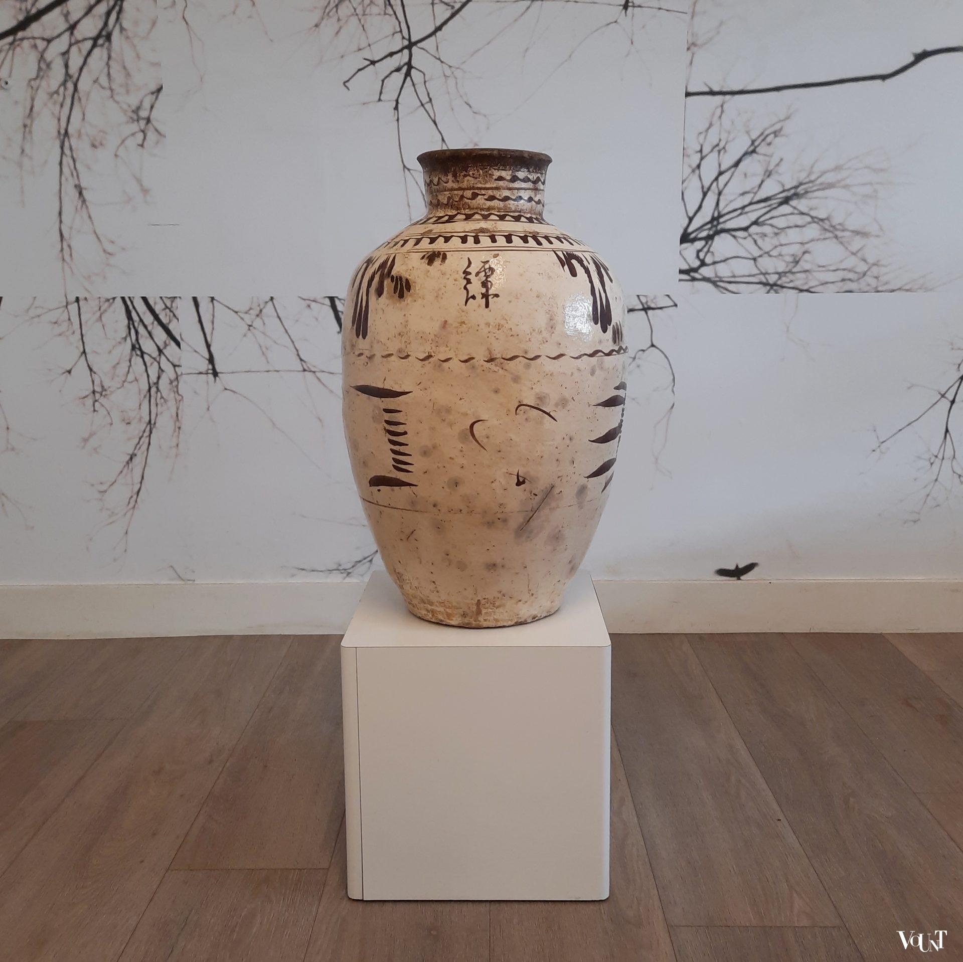 Set van 2 antieke Chizou wijnpotten / wine jars, China