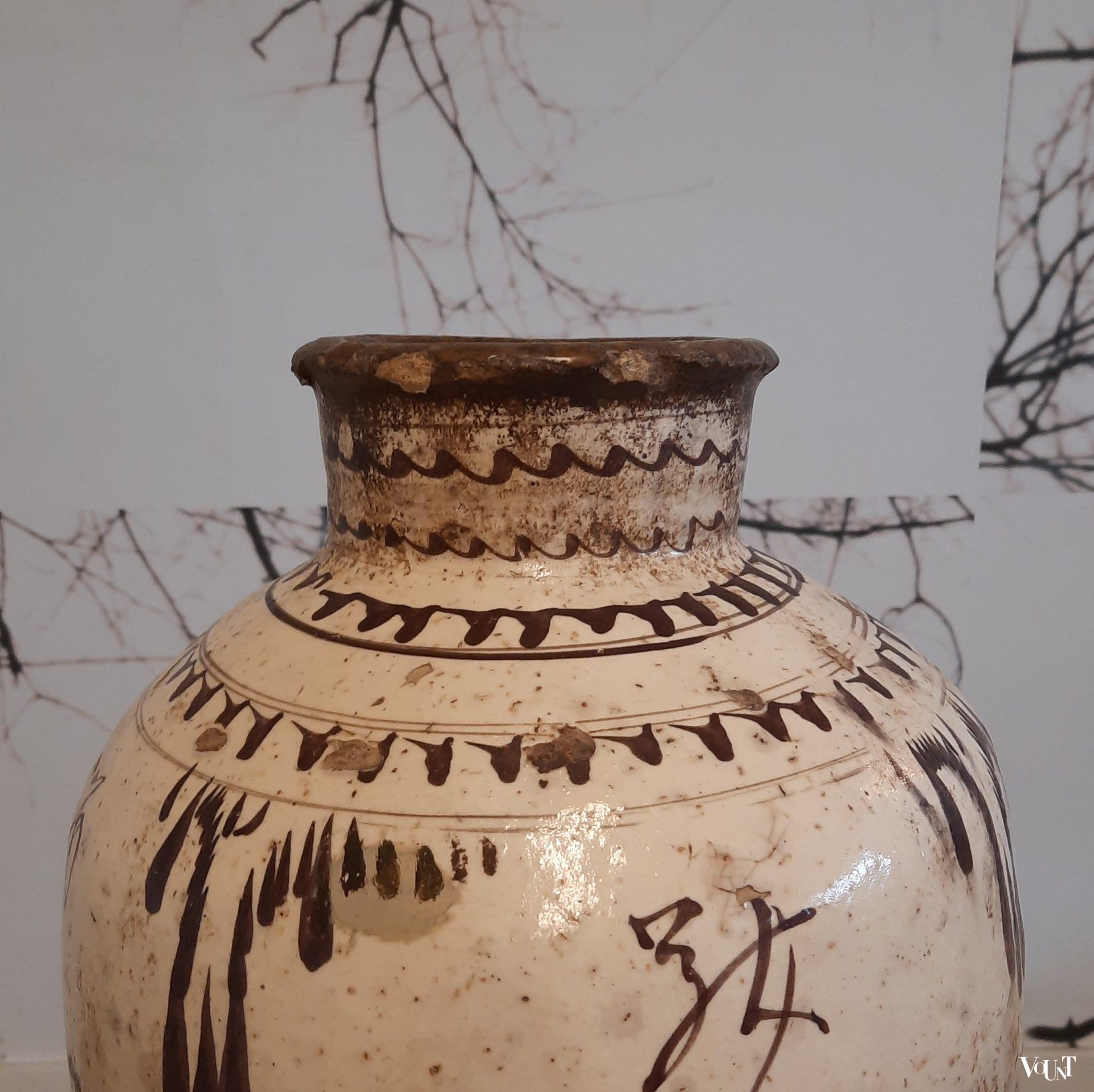 Set van 2 antieke Chizou wijnpotten / wine jars, China