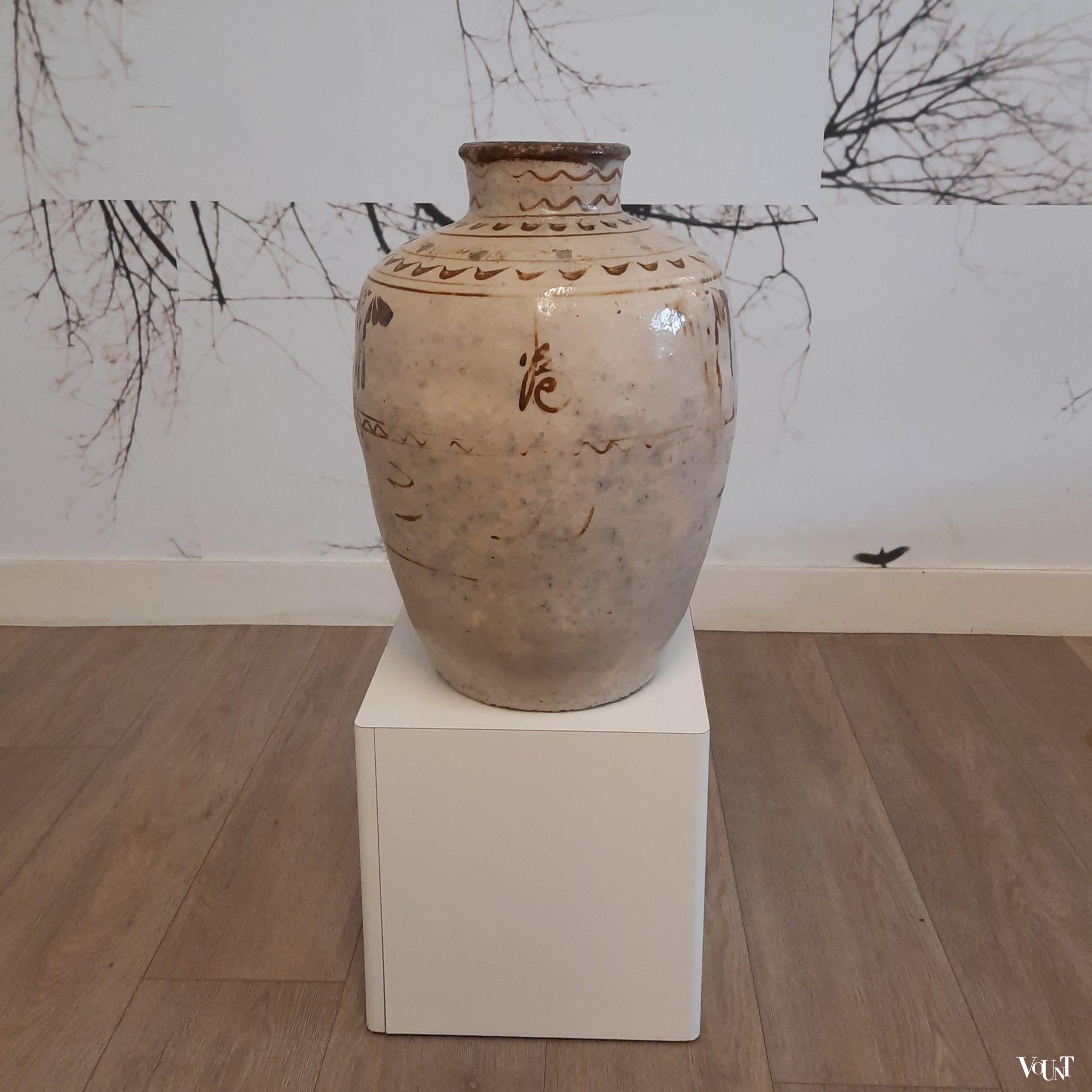 Set van 2 antieke Chizou wijnpotten / wine jars, China