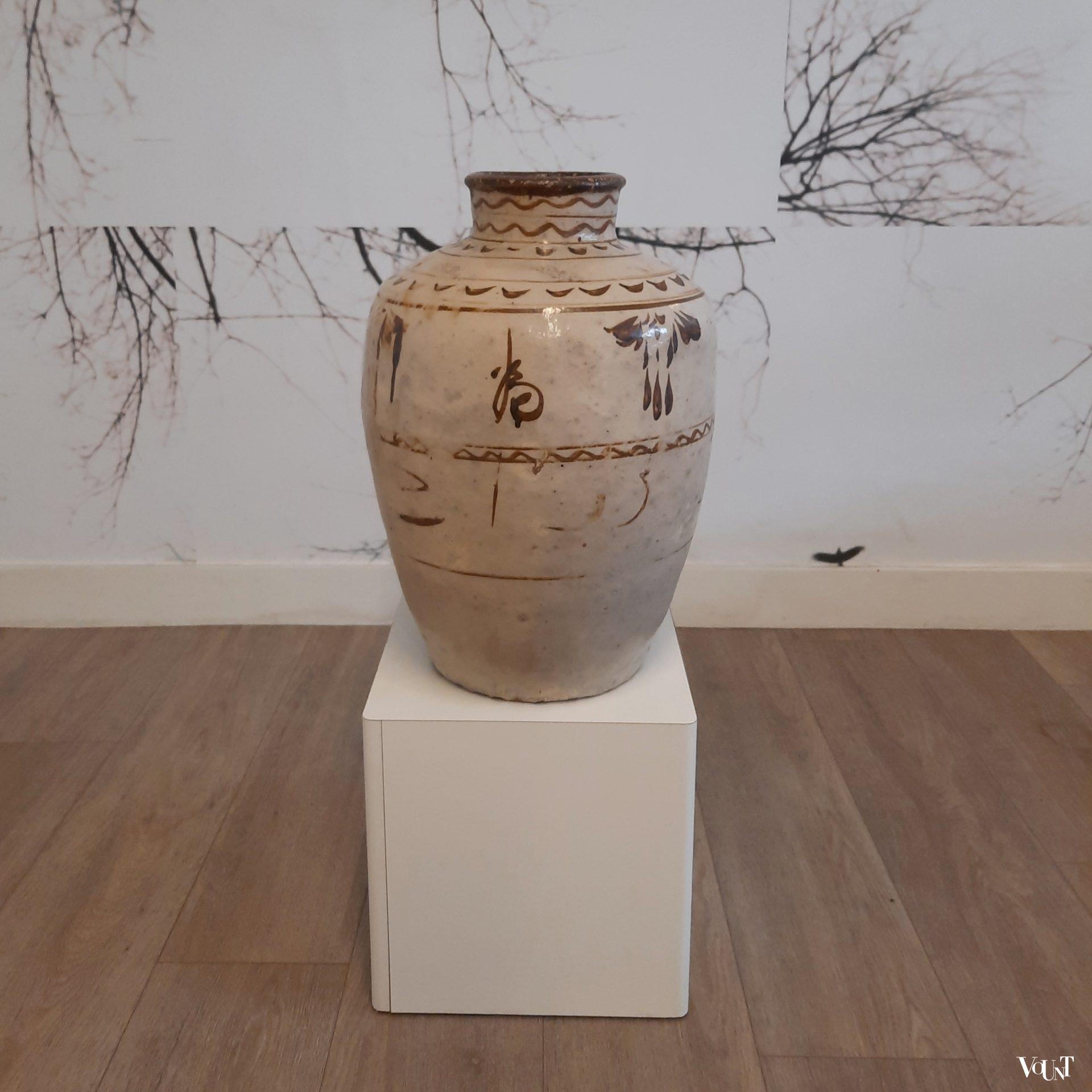 Set van 2 antieke Chizou wijnpotten / wine jars, China