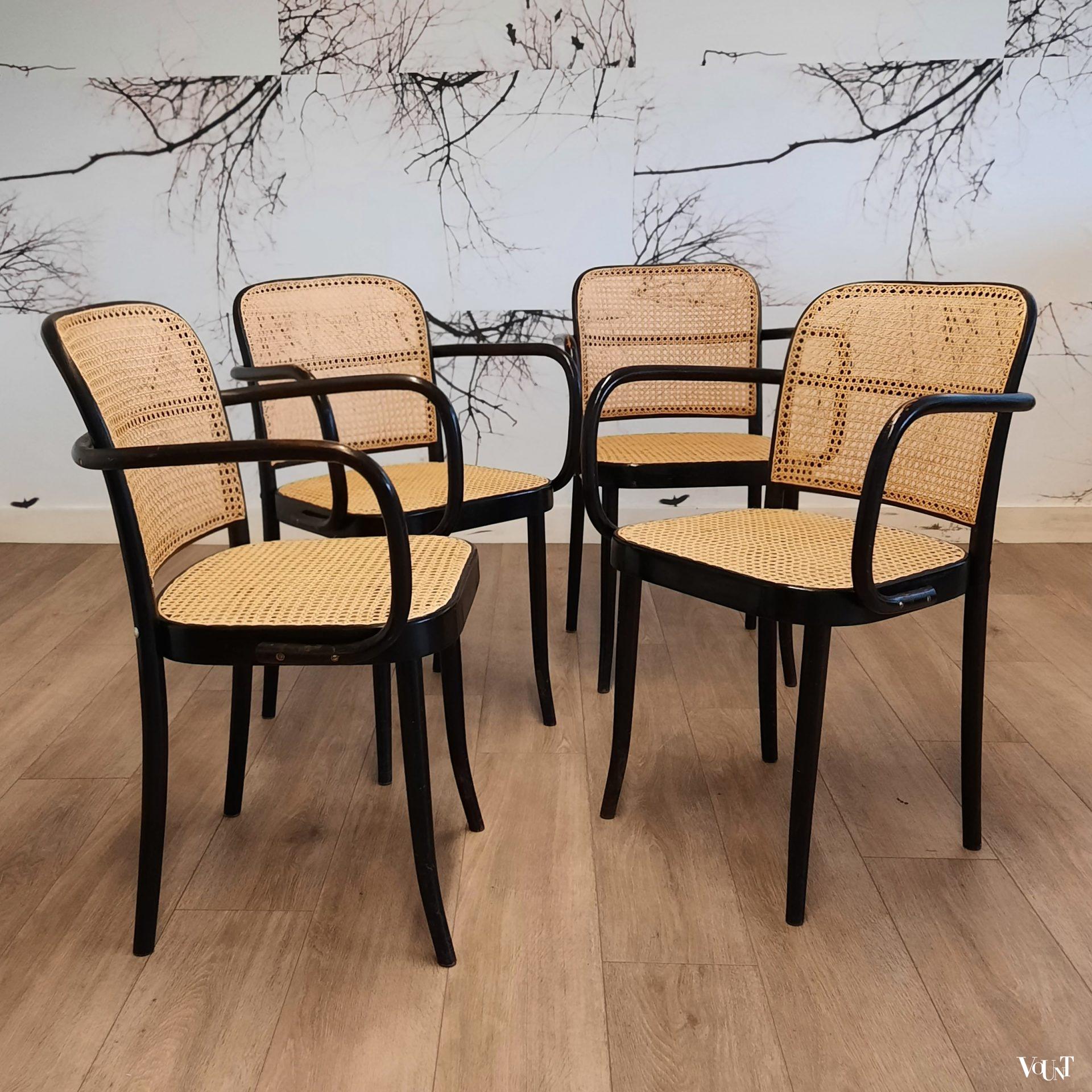 Set van 4 zwarte Praag of 811 stoelen, jaren '60/'70