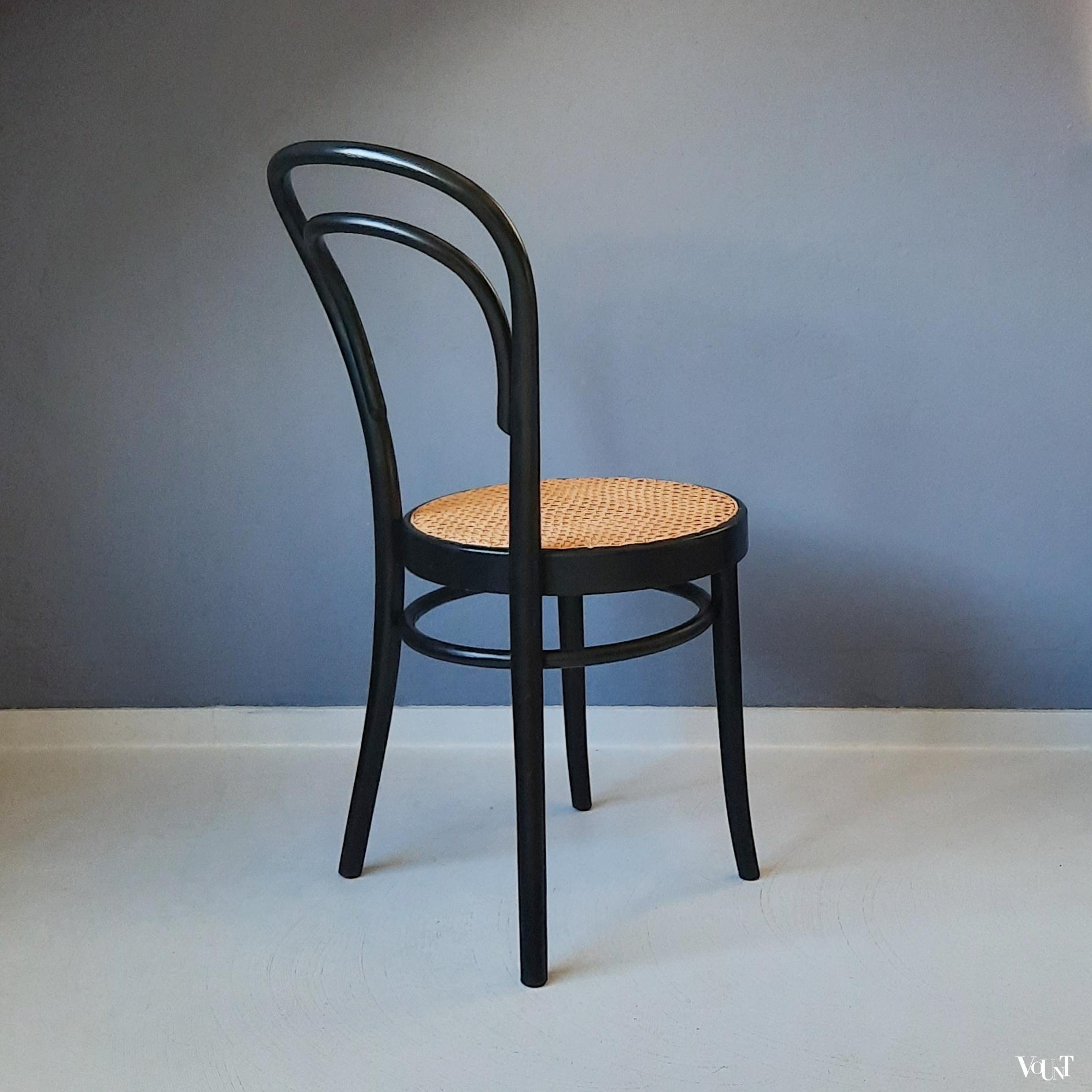 Zwarte bentwood stoel nr. 14, ZMG Radomsko, jaren '70