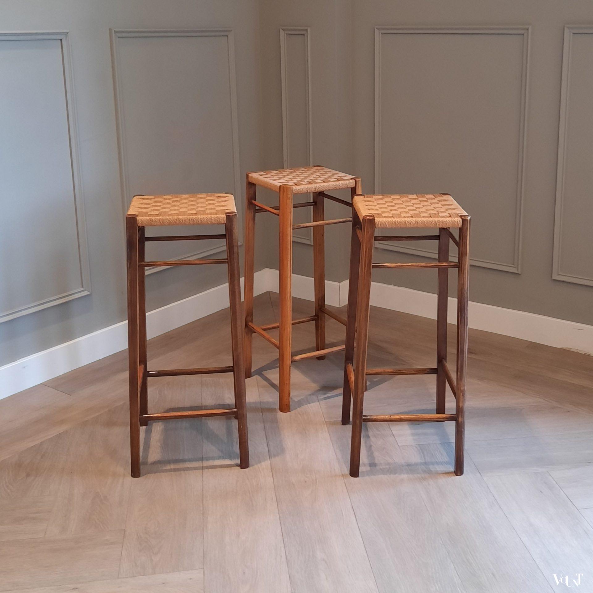 3 houten barkrukken met touwzittingen, jaren '70