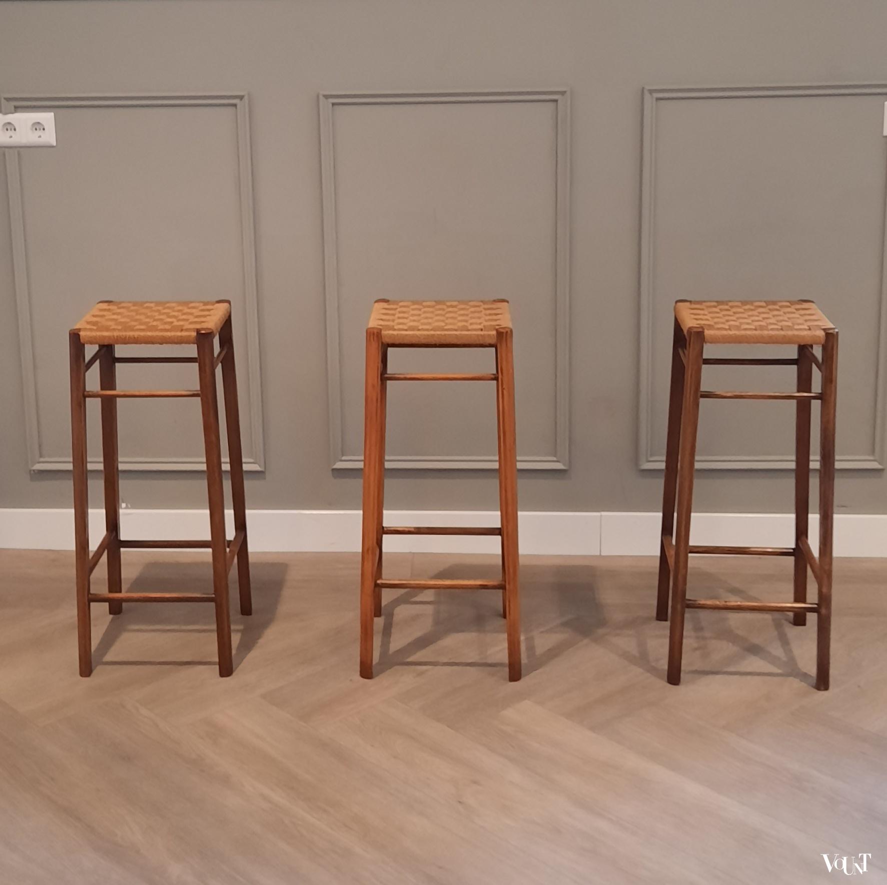 3 houten barkrukken met touwzittingen, jaren '70