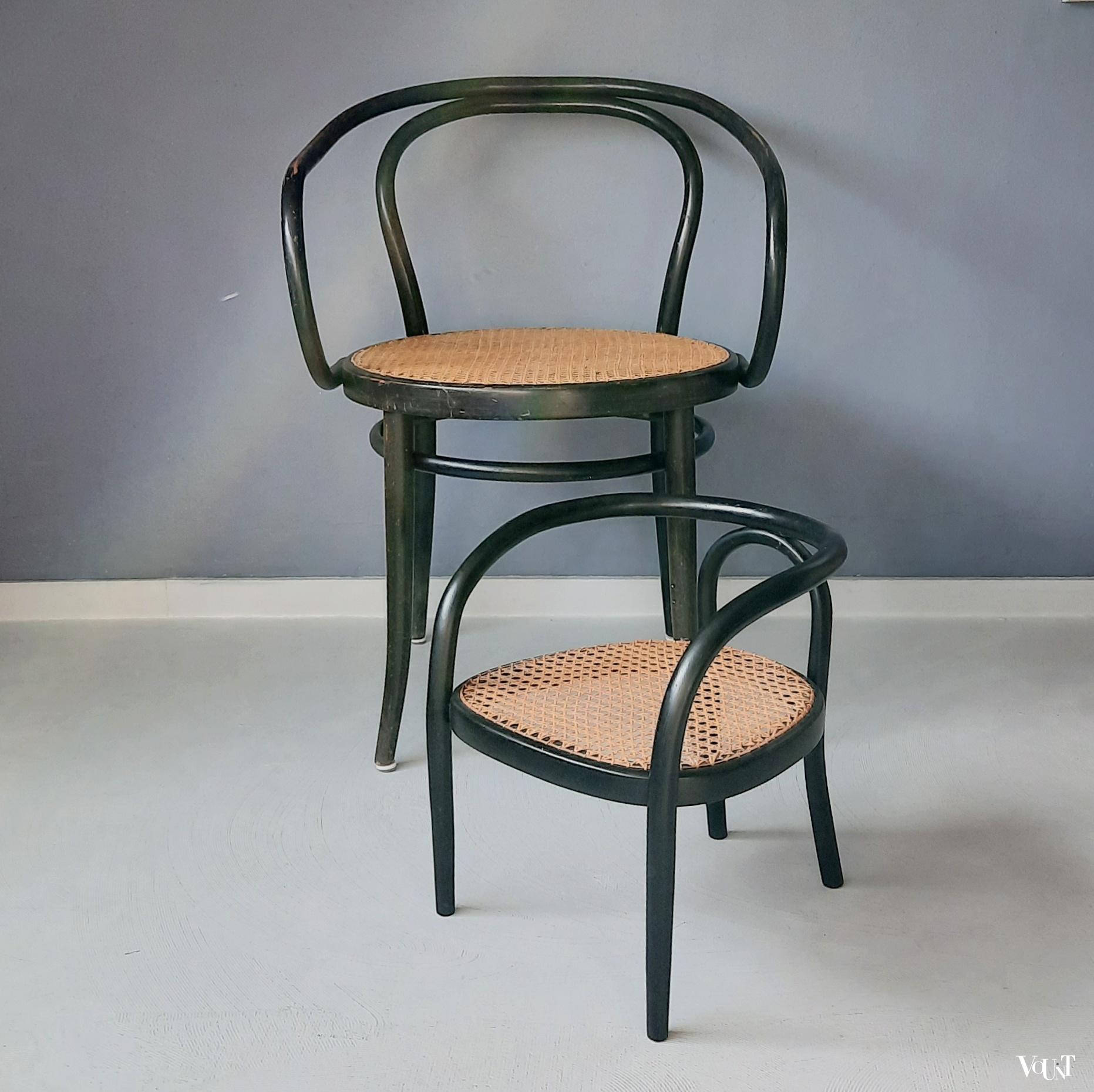 Zwart bentwood kinderstoeltje met rotan zitting, 1e helft 20e eeuw