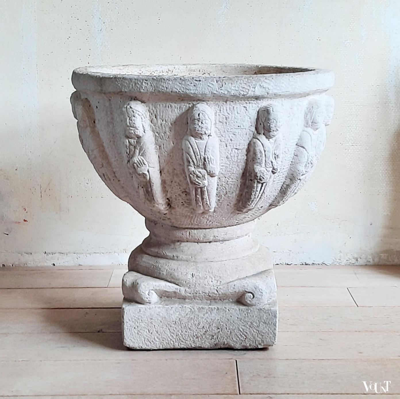 Grote gietstenen vintage plantenbak / jardinière 12 apostelen