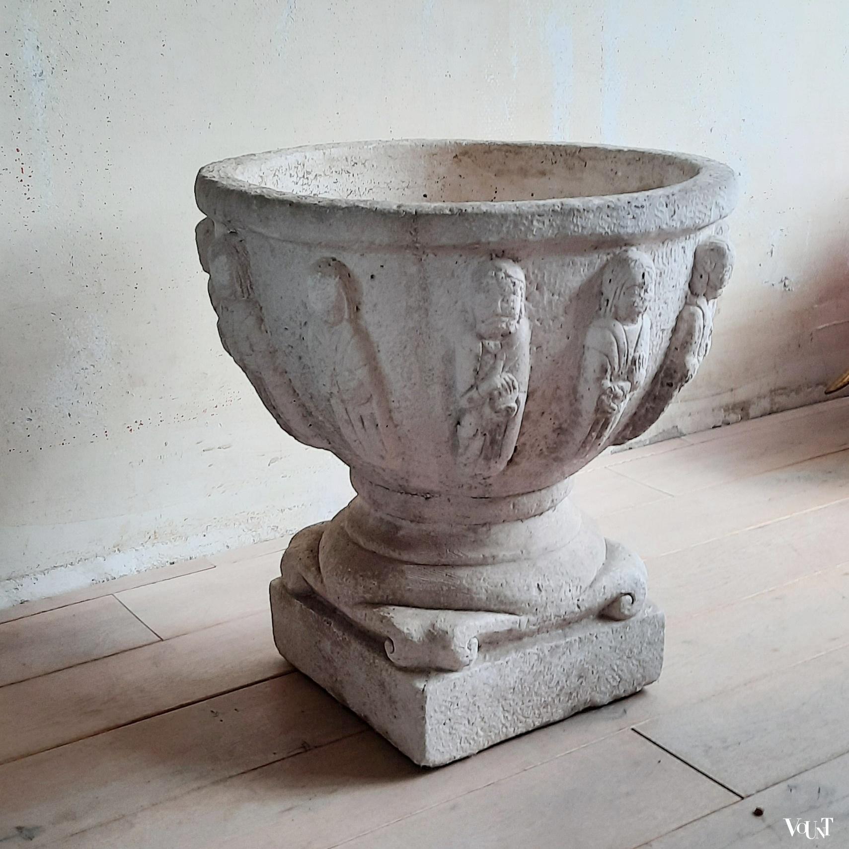 Grote gietstenen vintage plantenbak / jardinière 12 apostelen