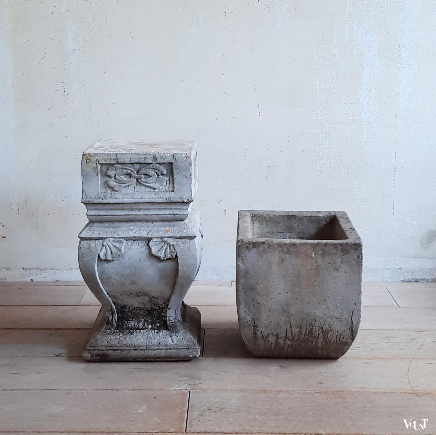 Vintage gietstenen zuiltje met plantenbak