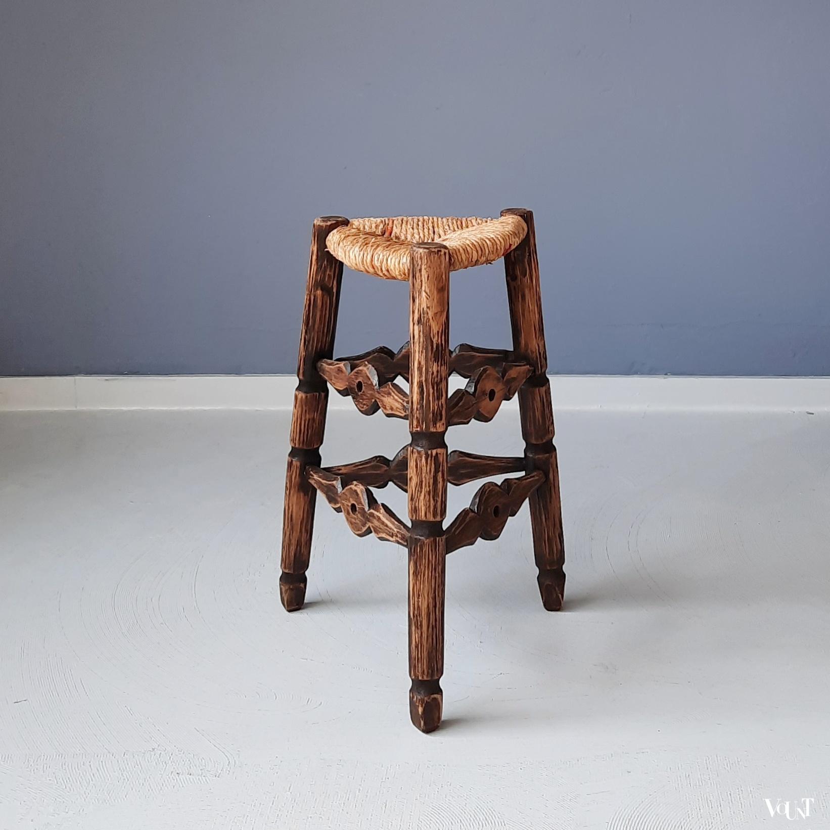 Vintage driepoot houten kruk met biezen, Frankrijk