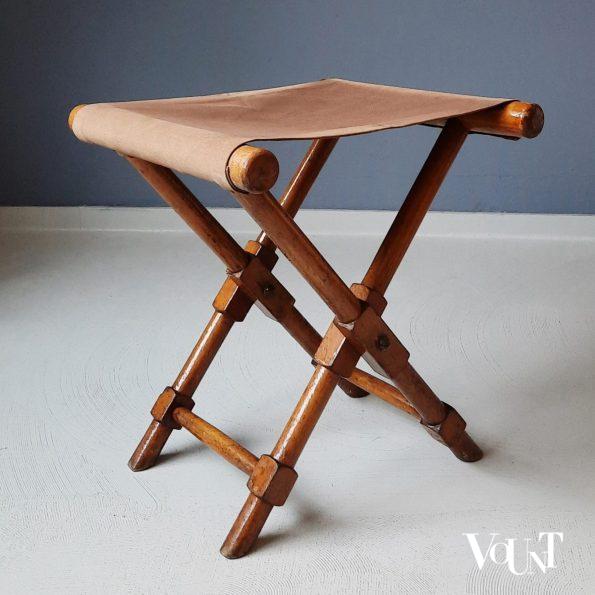 Antieke vouwkruk met canvas bekleding