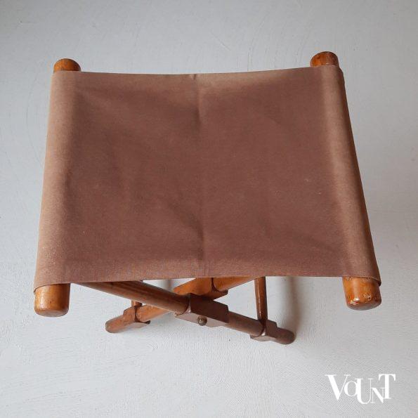 Antieke vouwkruk met canvas bekleding