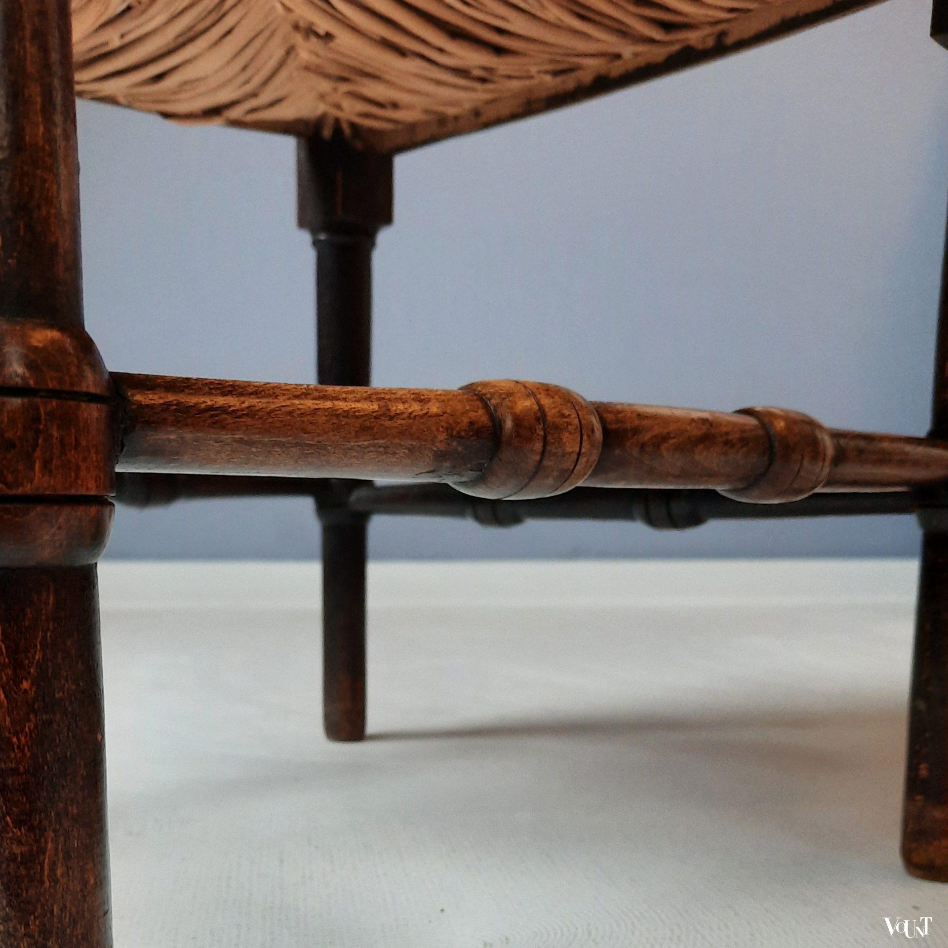 Antiek knobbel-/ faux bamboo hoekstoeltje met biezen, rond 1900