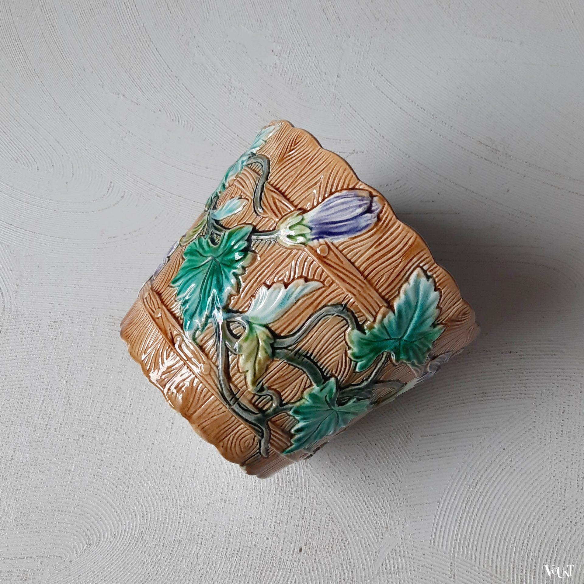 Franse Majolica bloempot, eind 19e eeuw