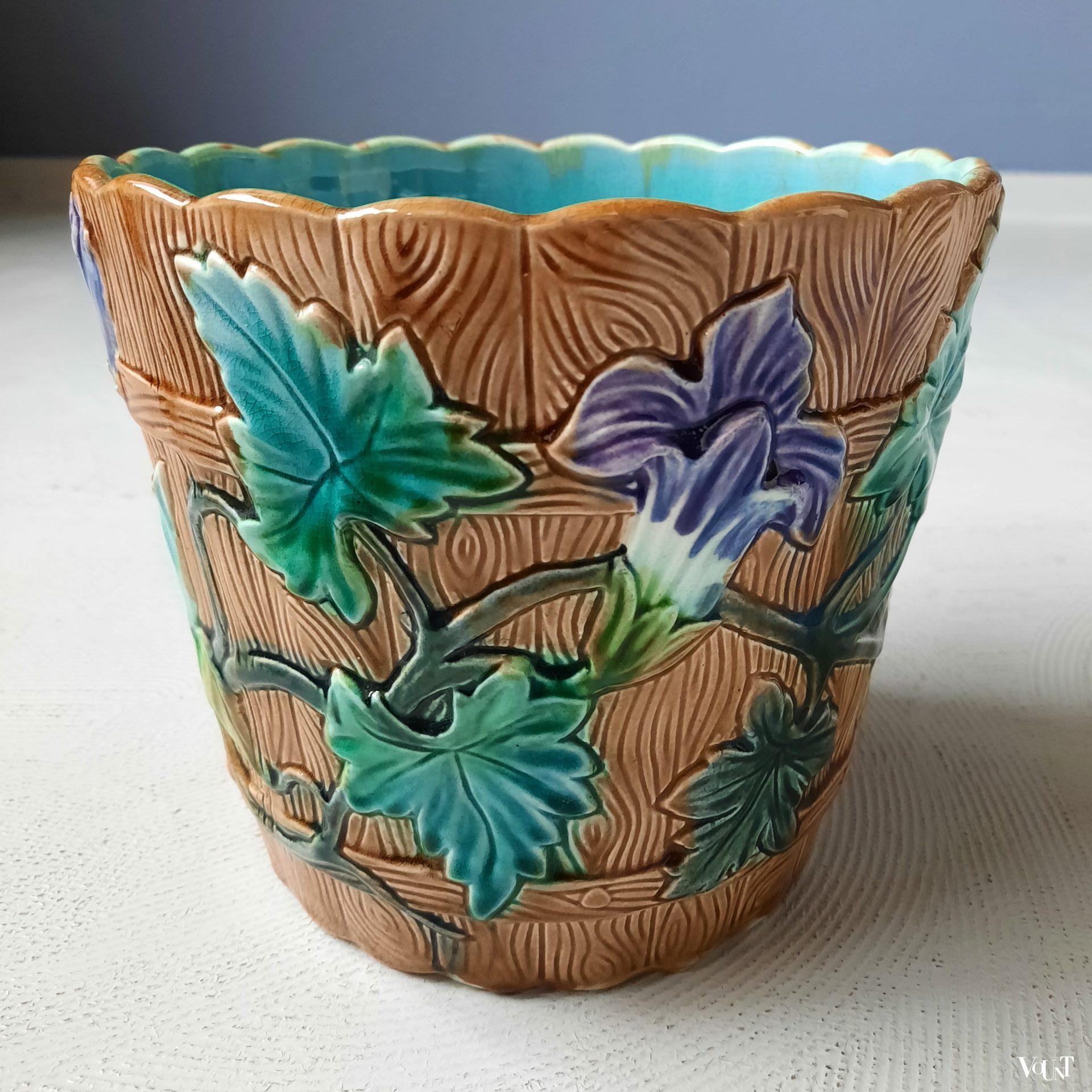 Franse Majolica bloempot, eind 19e eeuw