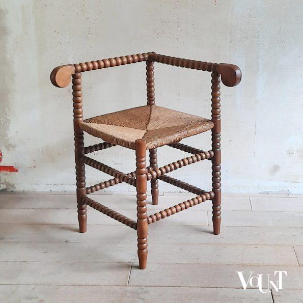 Knobbelstoel of bobbin chair, hoekstoel, 1e helft 20e eeuw