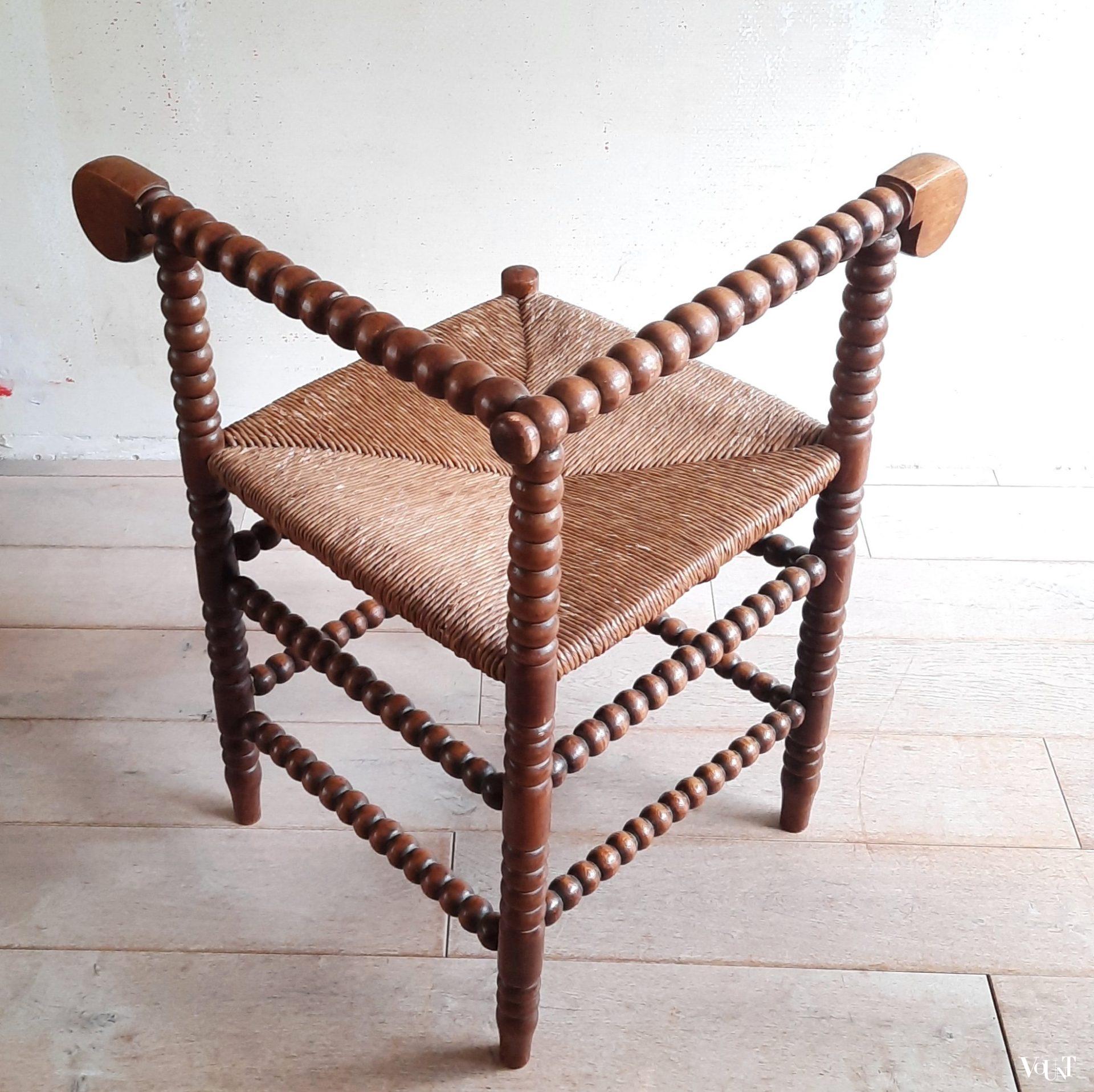 Knobbelstoel of bobbin chair, hoekstoel, 1e helft 20e eeuw