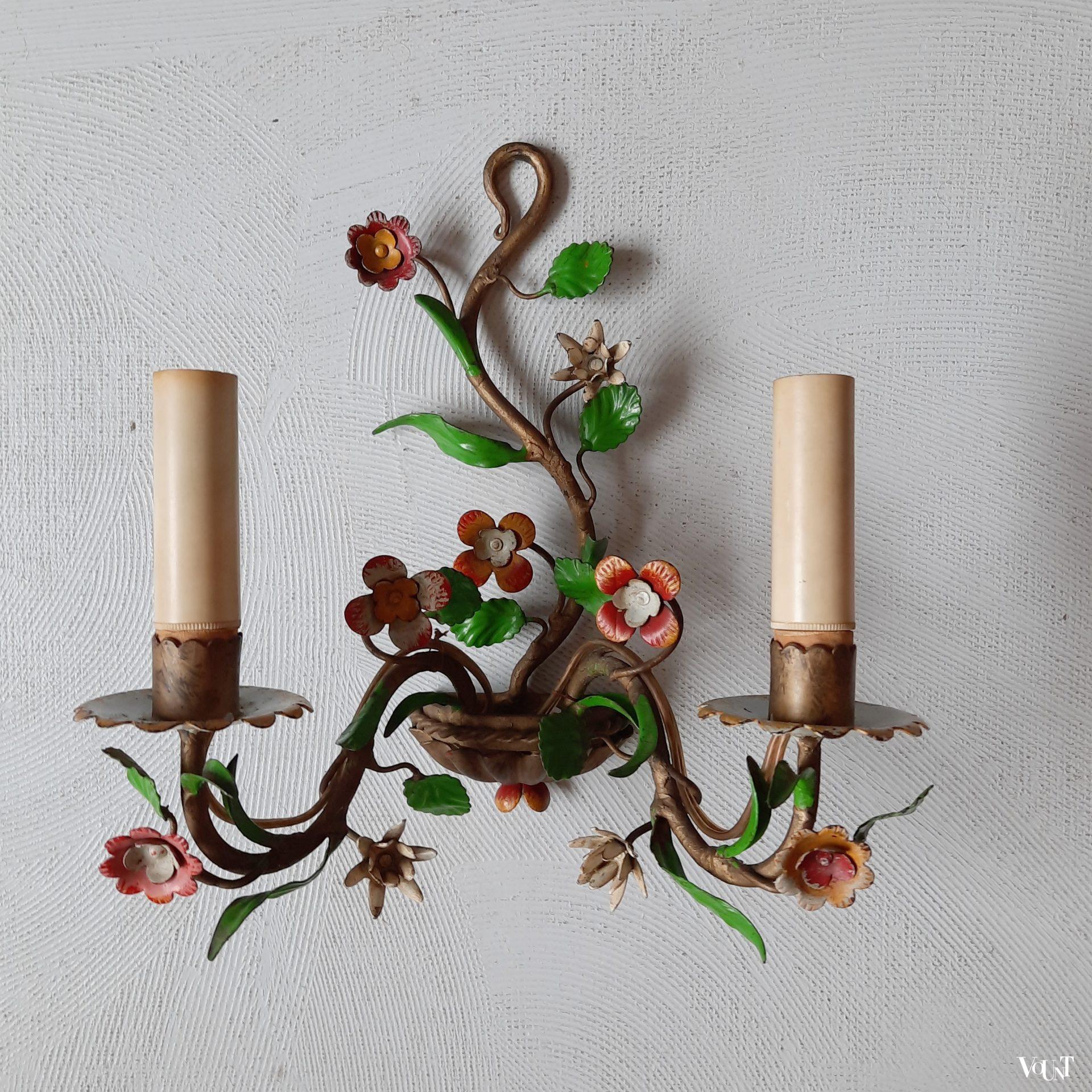 Set van 2 metalen wandlampen bloemen, jaren '50