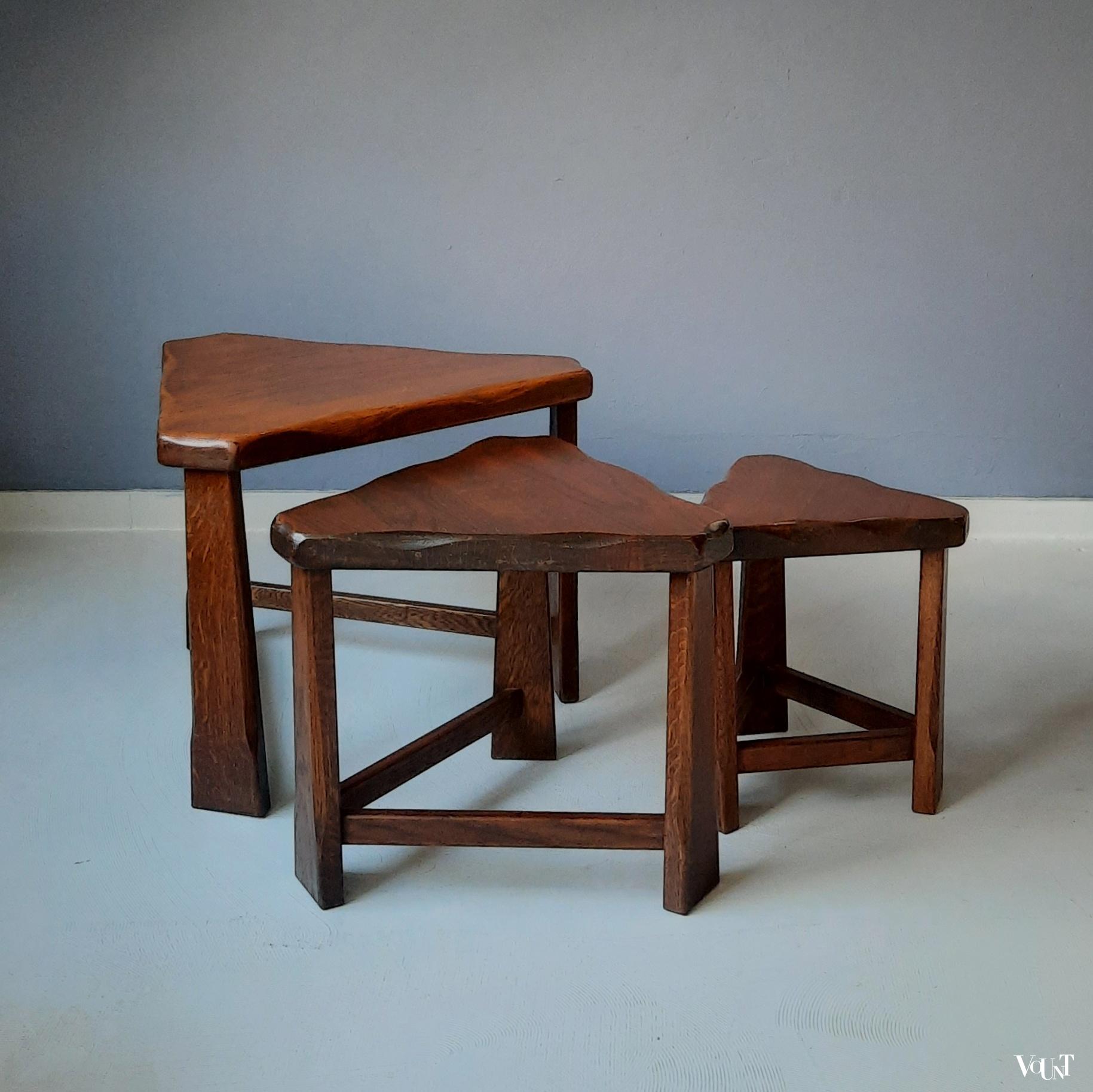 Set van 3 driehoekige brutalist bijzettafeltjes, jaren '70