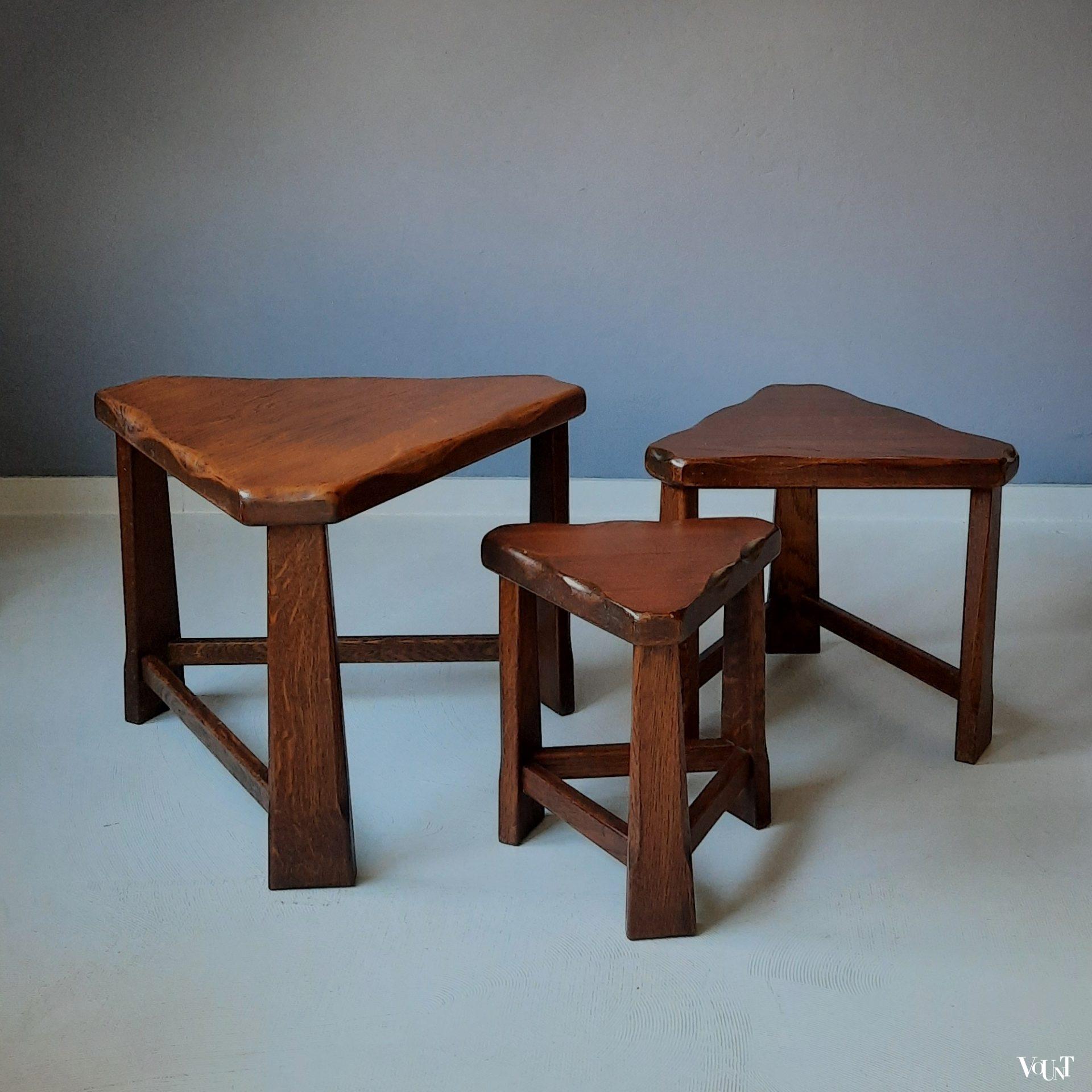 Set van 3 driehoekige brutalist bijzettafeltjes, jaren '70