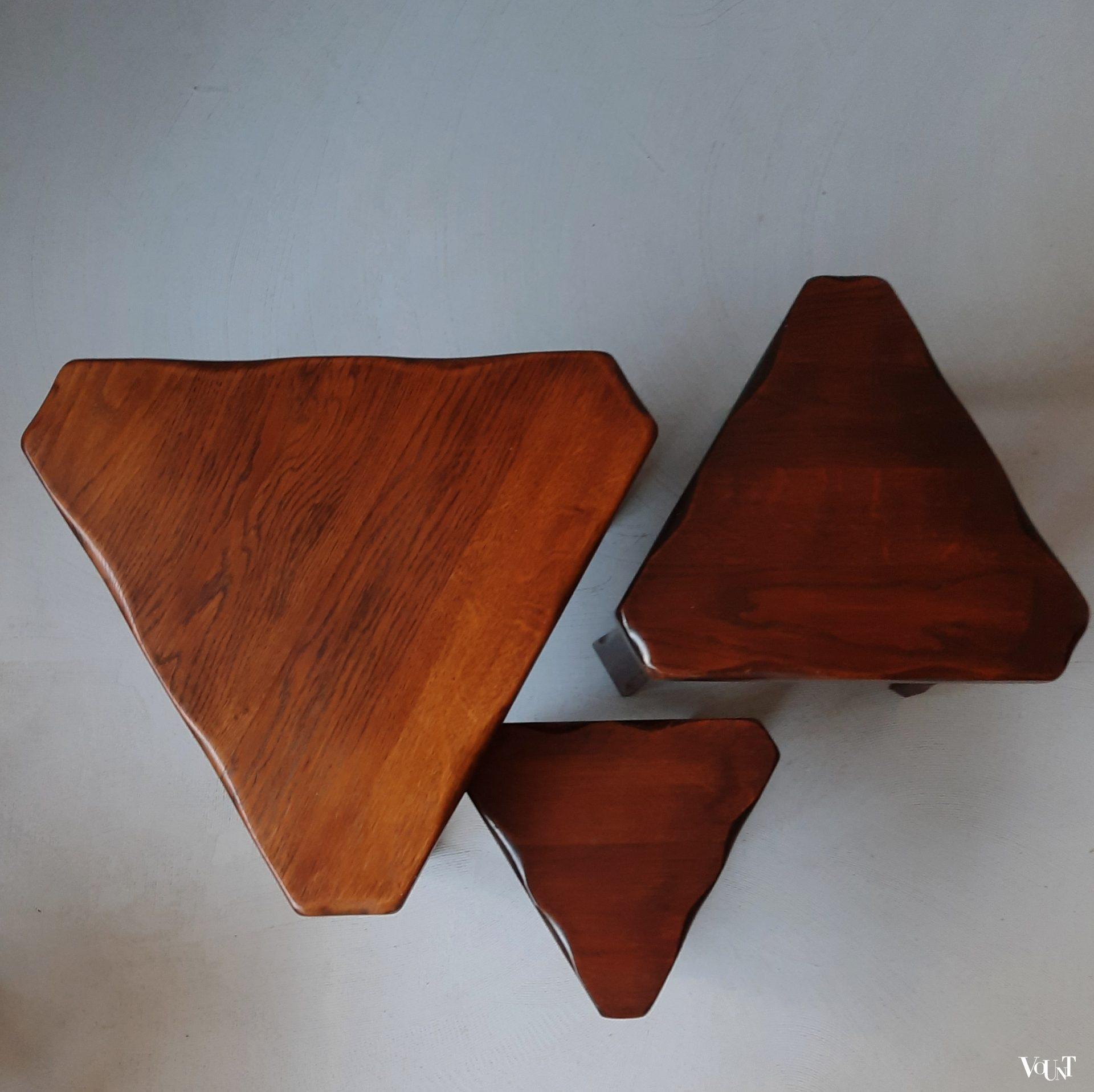Set van 3 driehoekige brutalist bijzettafeltjes, jaren '70