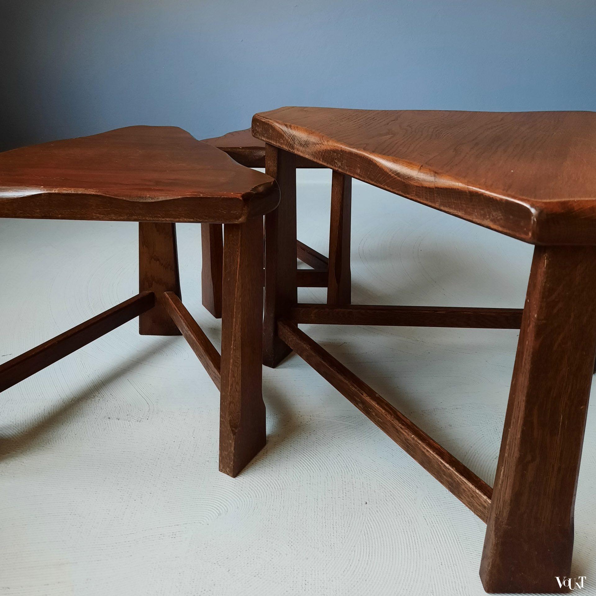 Set van 3 driehoekige brutalist bijzettafeltjes, jaren '70