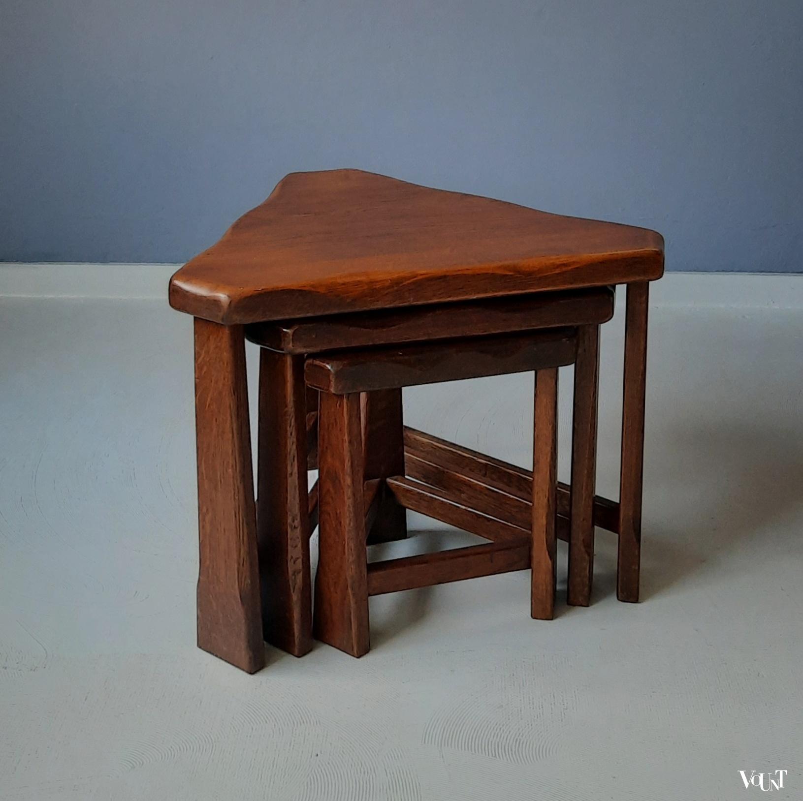 Set van 3 driehoekige brutalist bijzettafeltjes, jaren '70