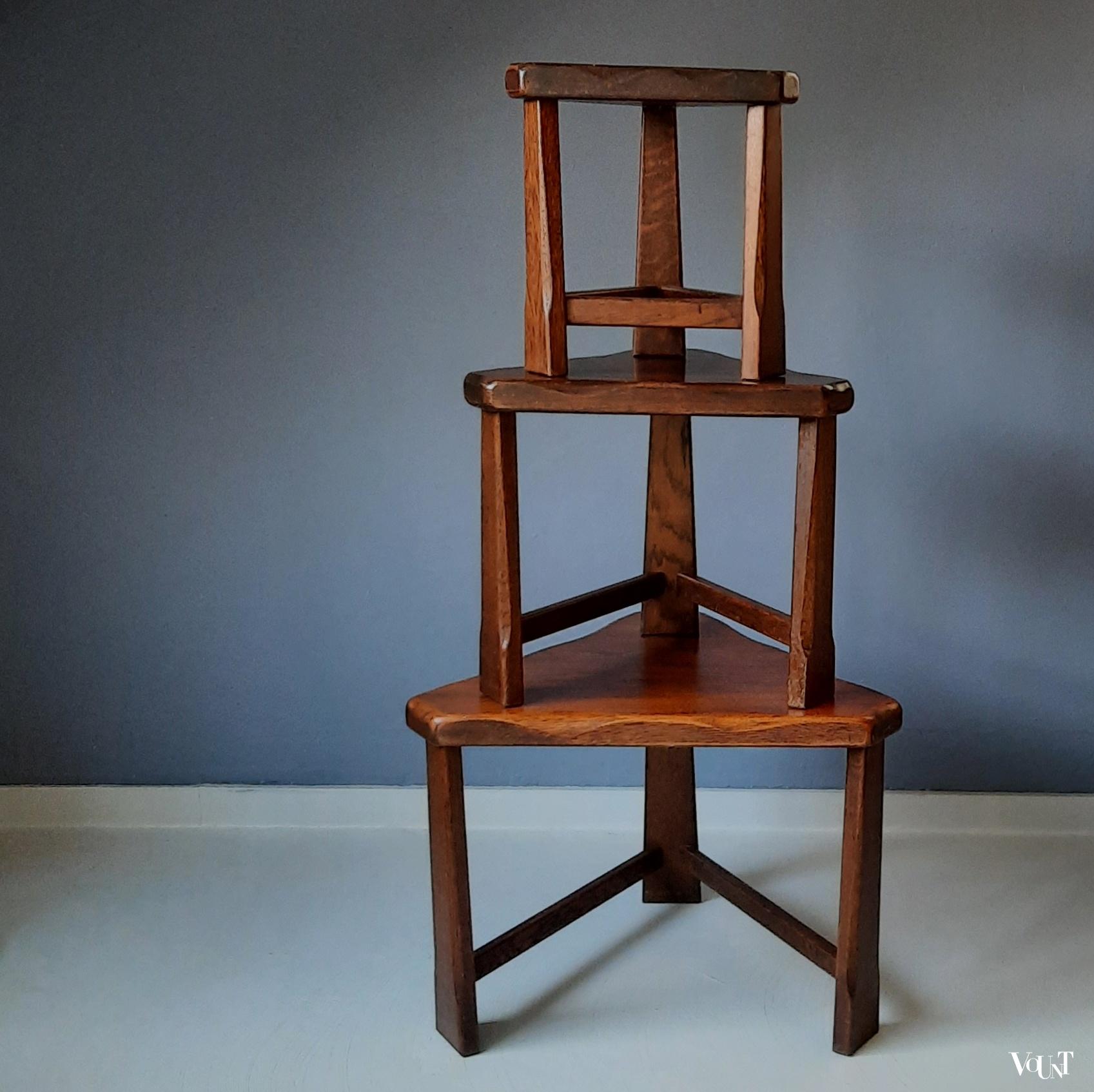 Set van 3 driehoekige brutalist bijzettafeltjes, jaren '70