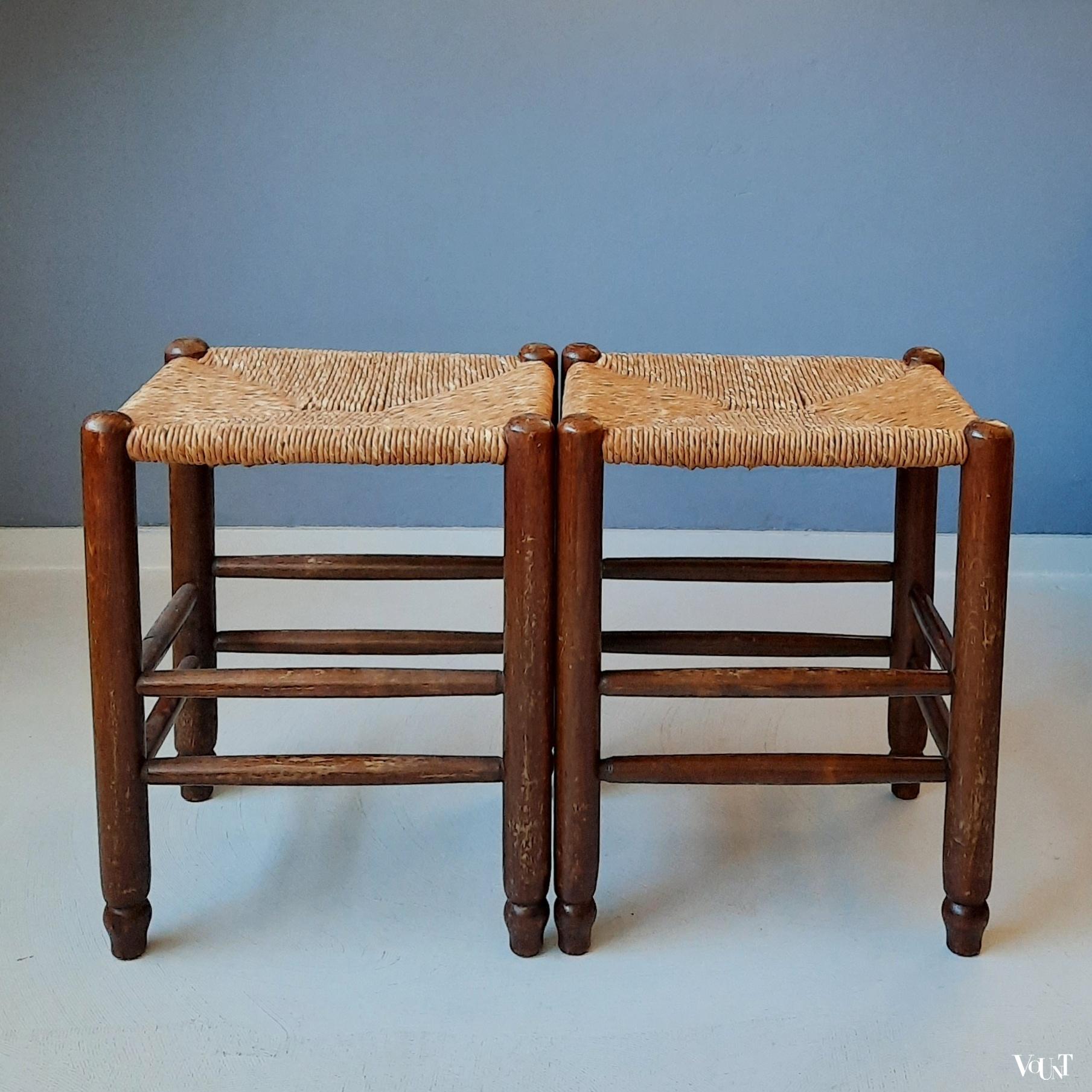 Set van 2 houten krukken met biezen zitting, jaren '60