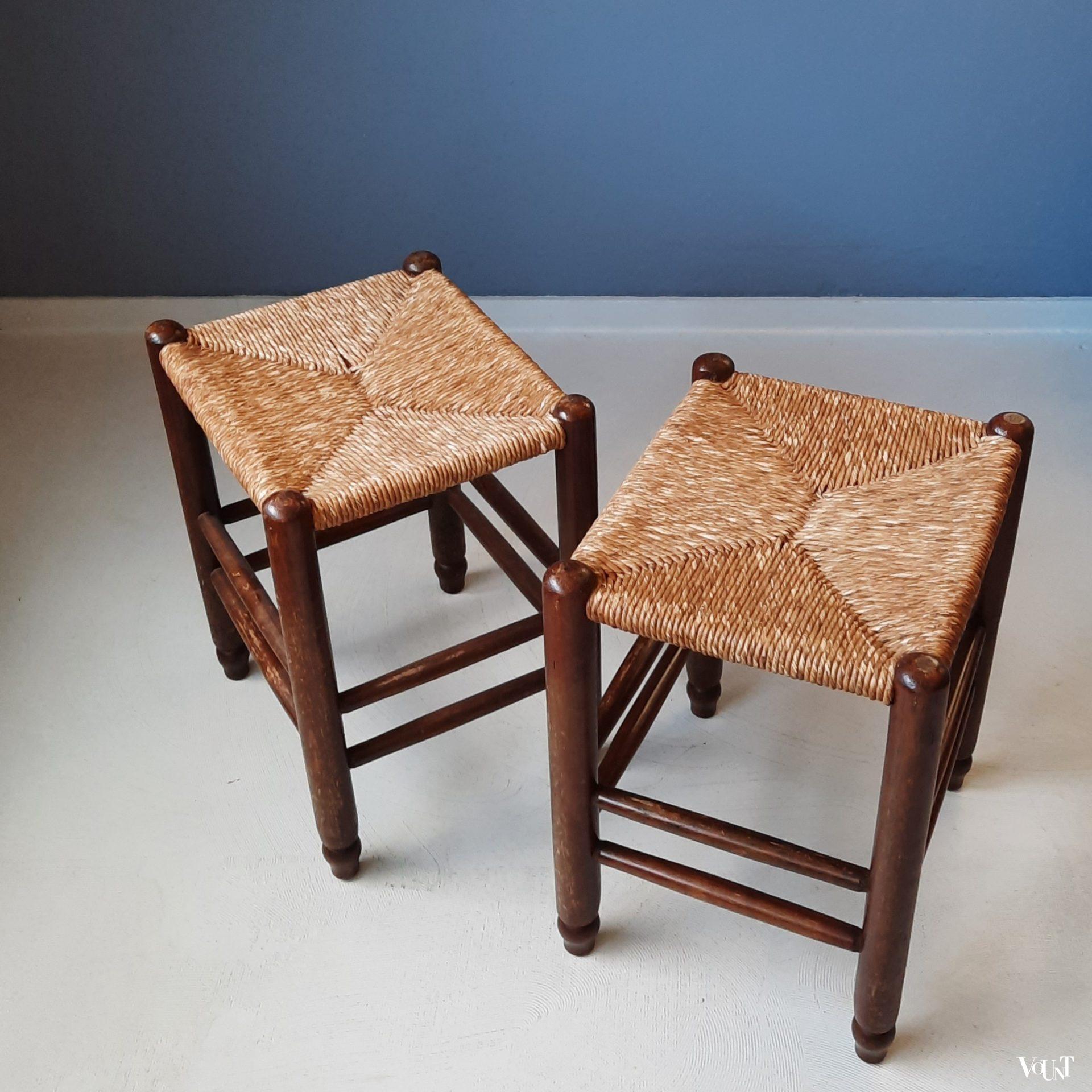 Set van 2 houten krukken met biezen zitting, jaren '60